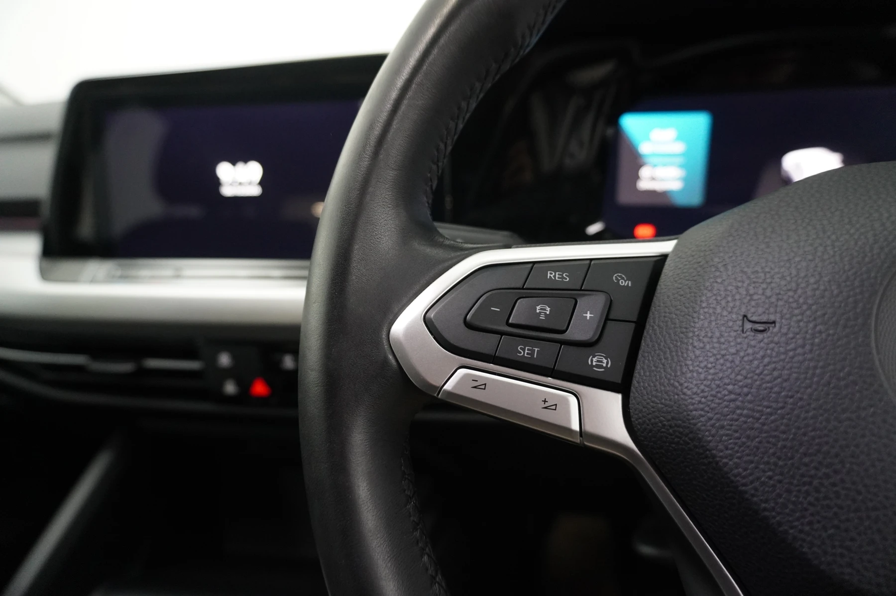 Volkswagen-Golf-image-25