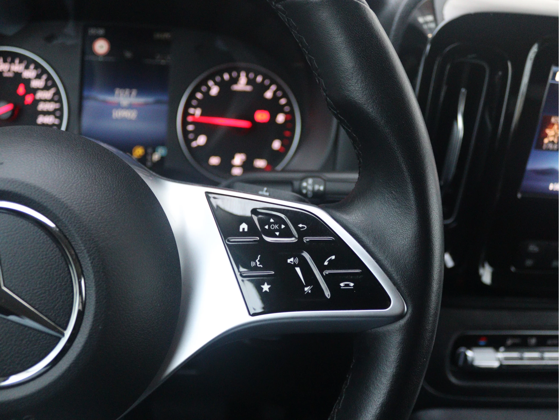 Mercedes-Benz-Vito-image-7