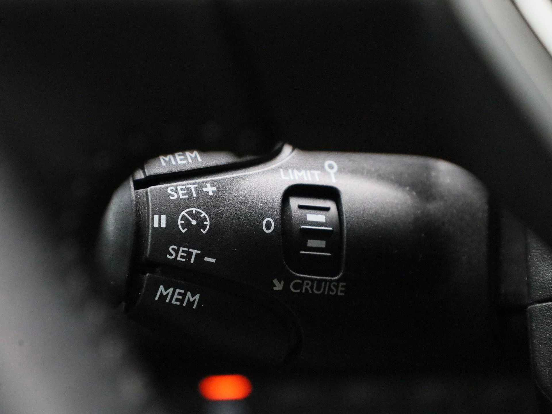 Peugeot-208-image-18