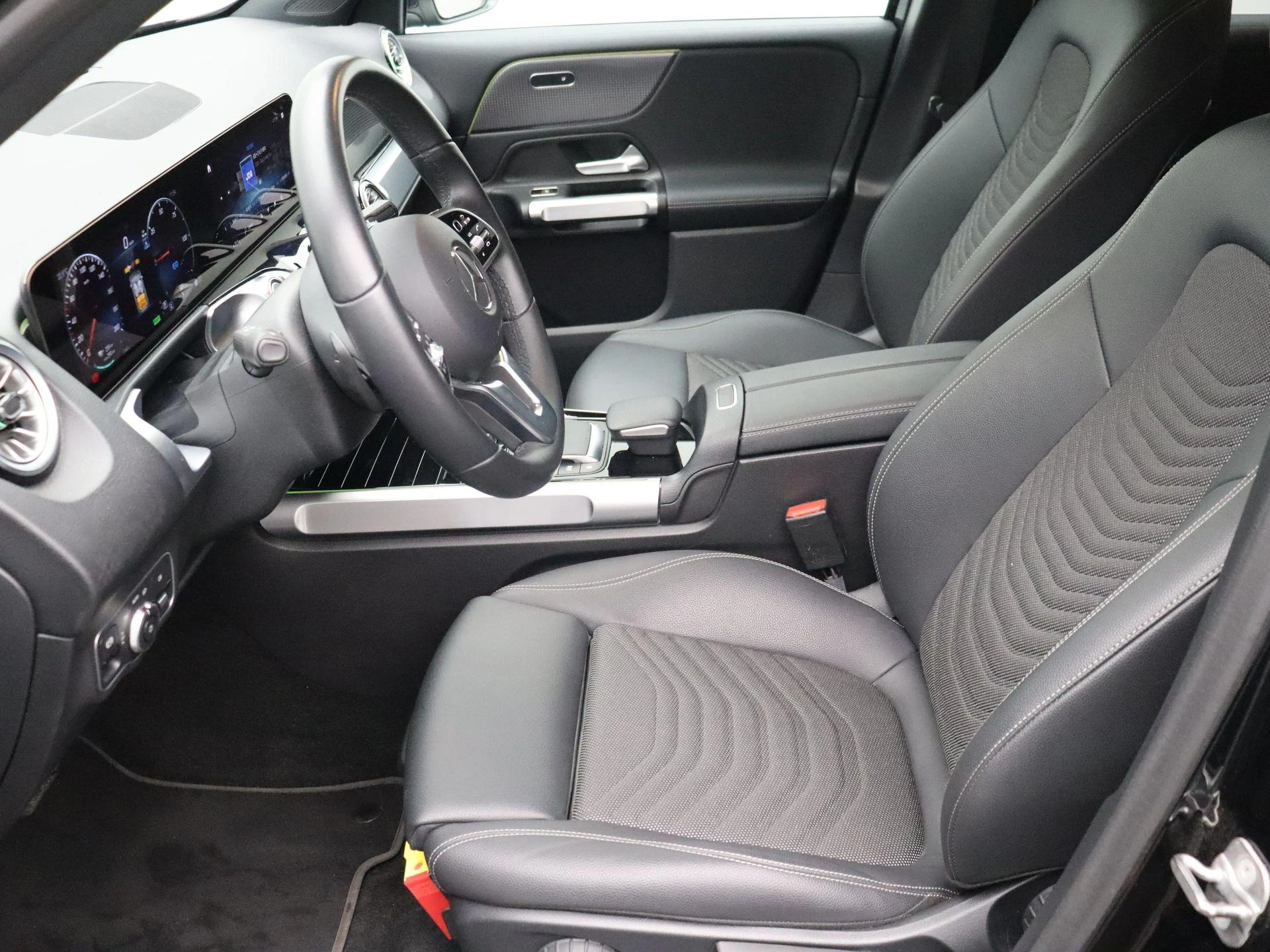 Mercedes-Benz EQB 250 Business Line