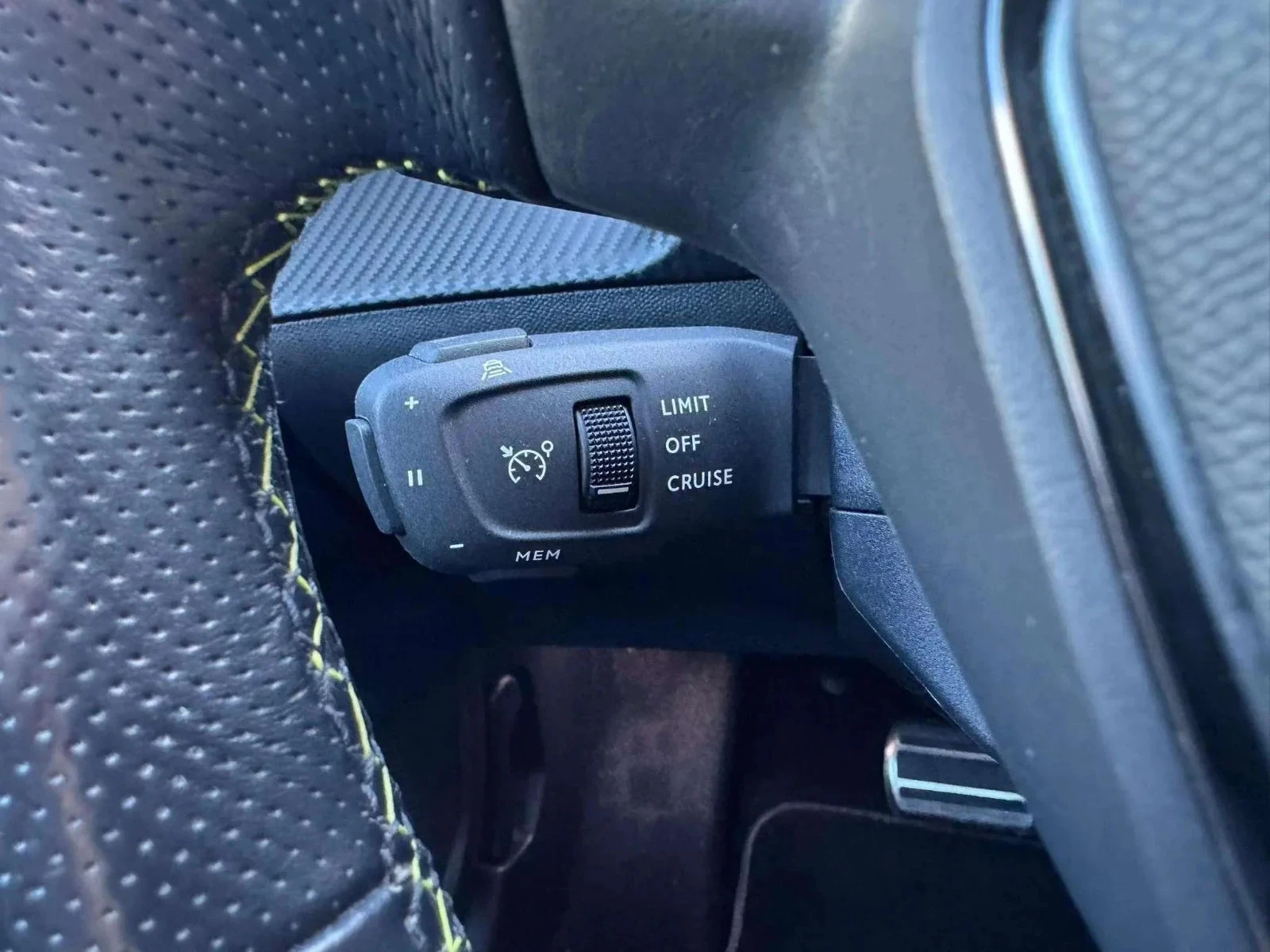 Peugeot-e-2008-image-19