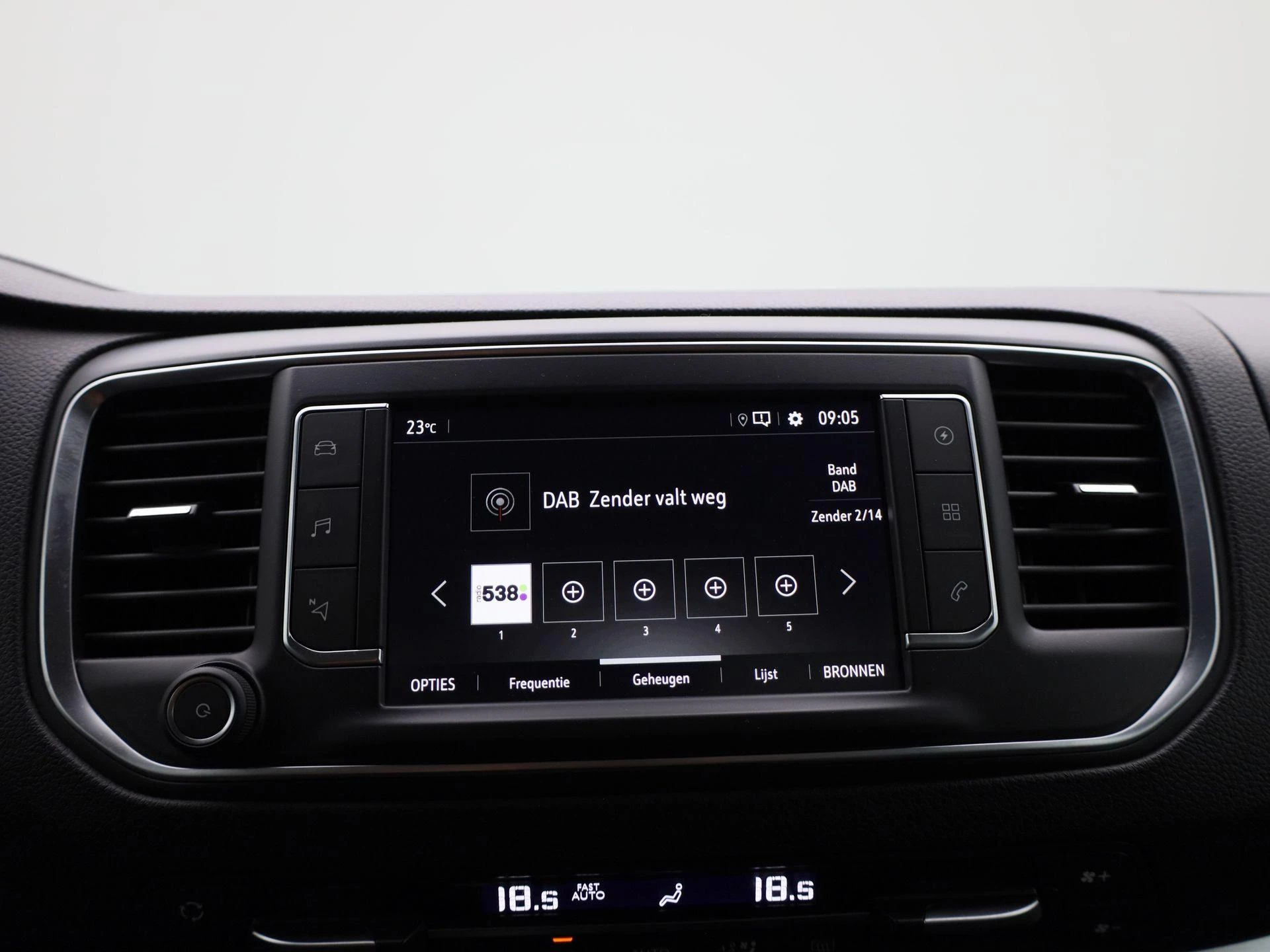 Opel-Zafira e-Life-image-21