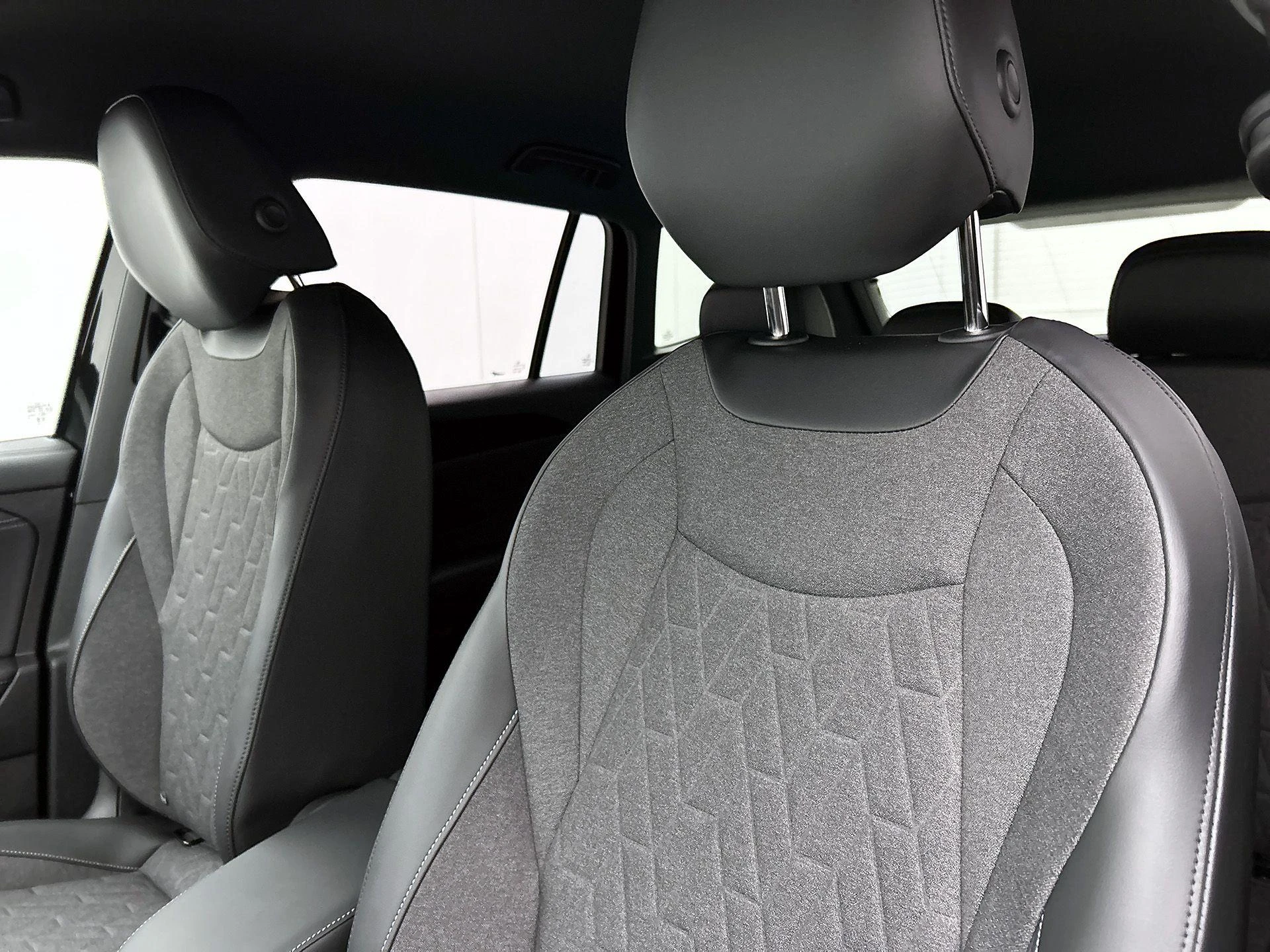 Volkswagen-Tiguan-image-12