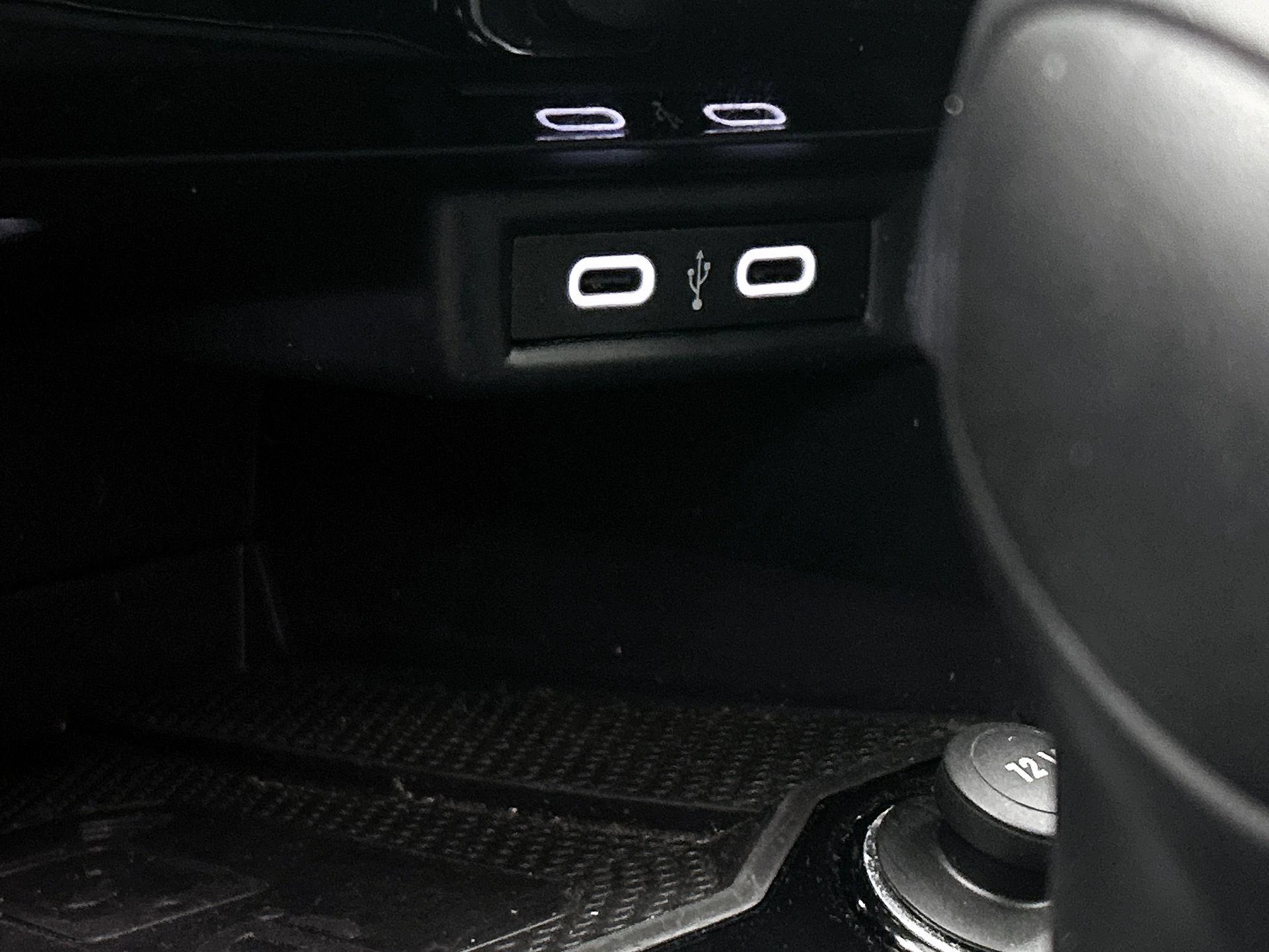 Volkswagen-T-Roc-image-39