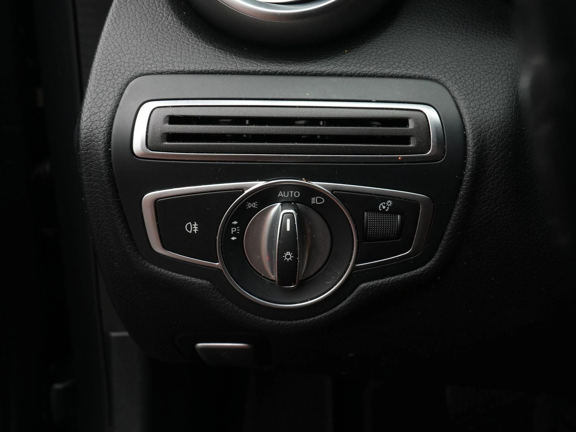 Mercedes-Benz-C-Klasse-image-26