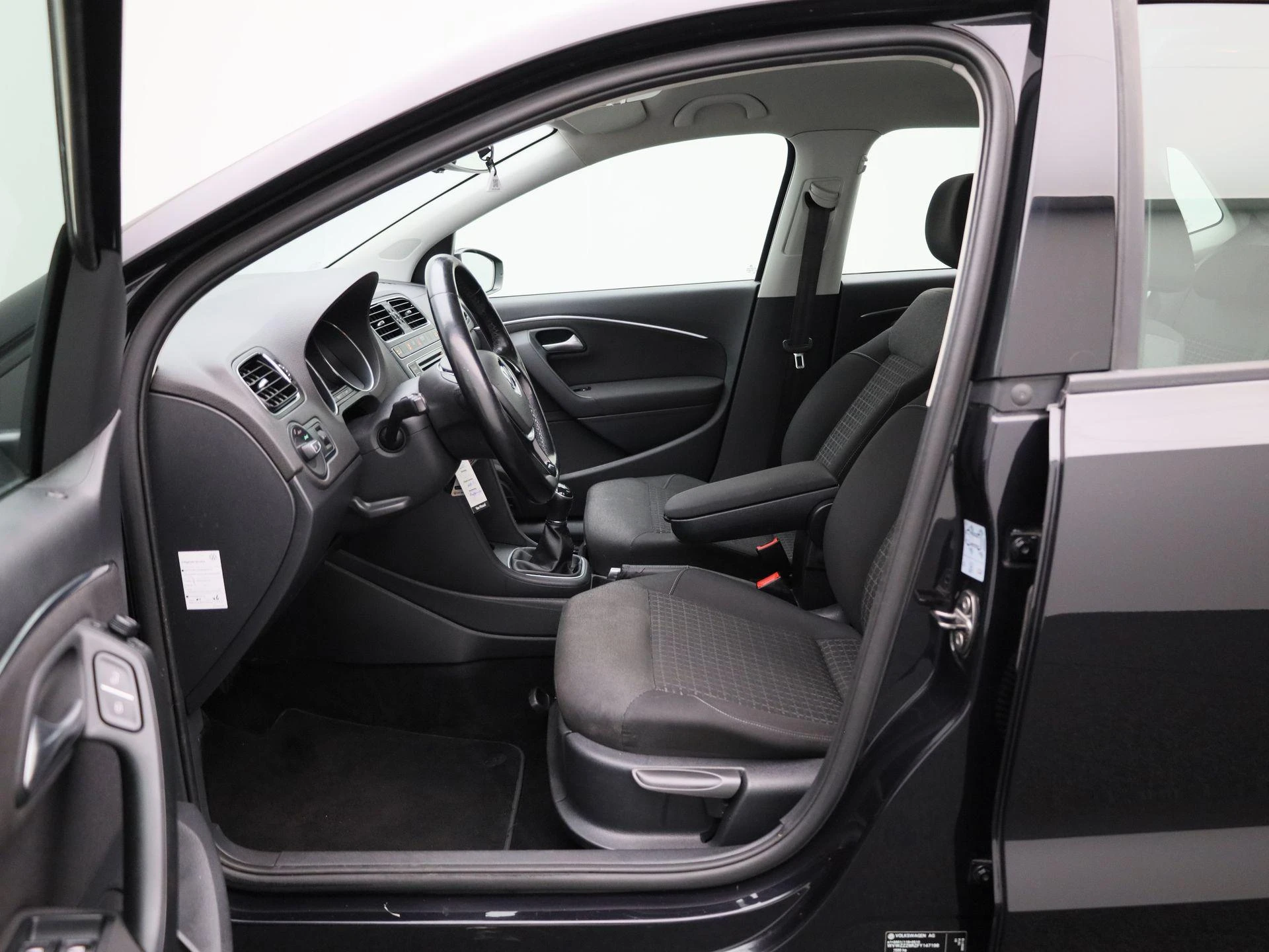 Volkswagen-Polo-image-8