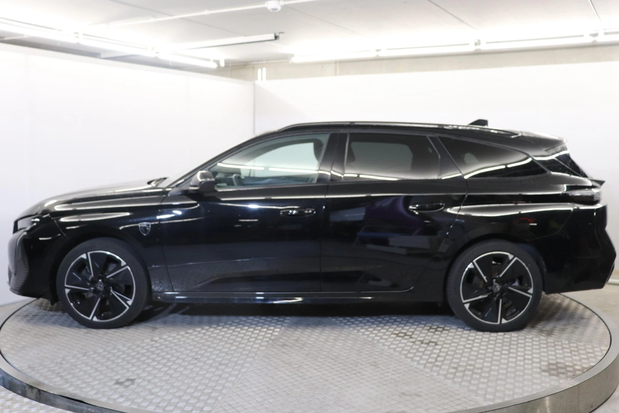 Peugeot-e-308-image-2
