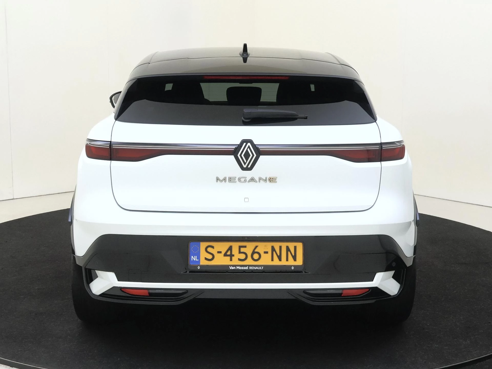 Renault-Megane E-Tech-image-6