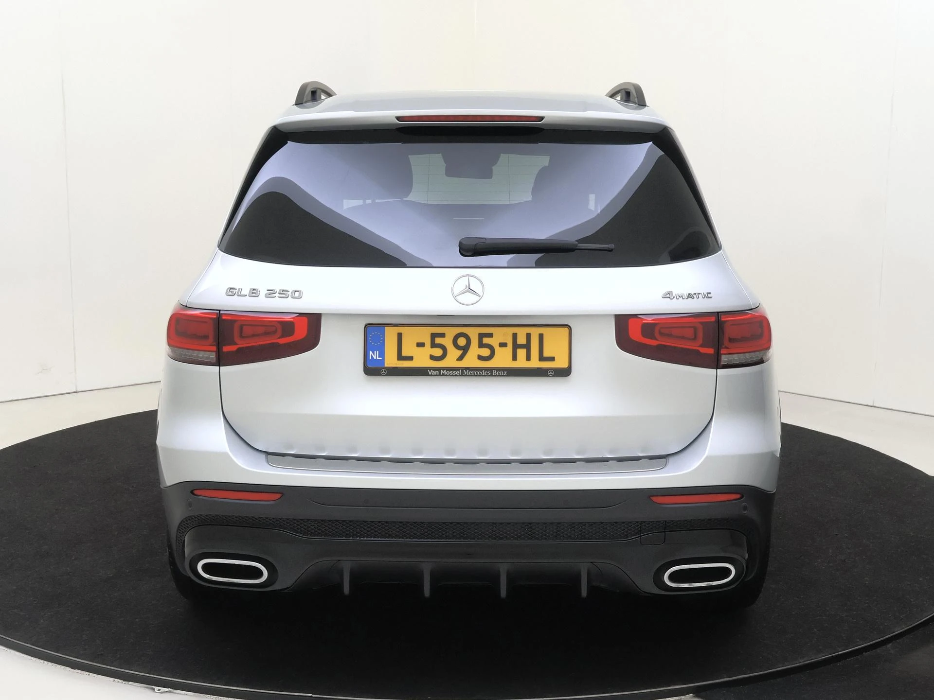 Mercedes-Benz-GLB-image-8