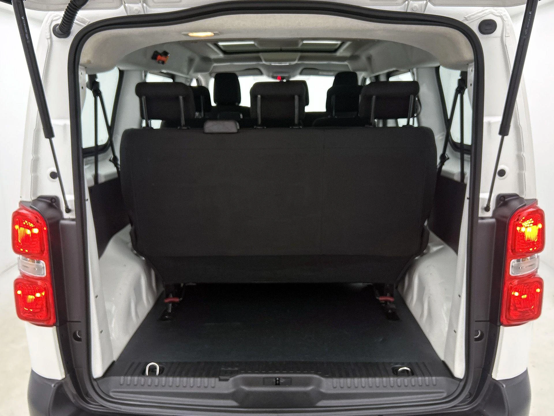Opel-Vivaro-e-image-18