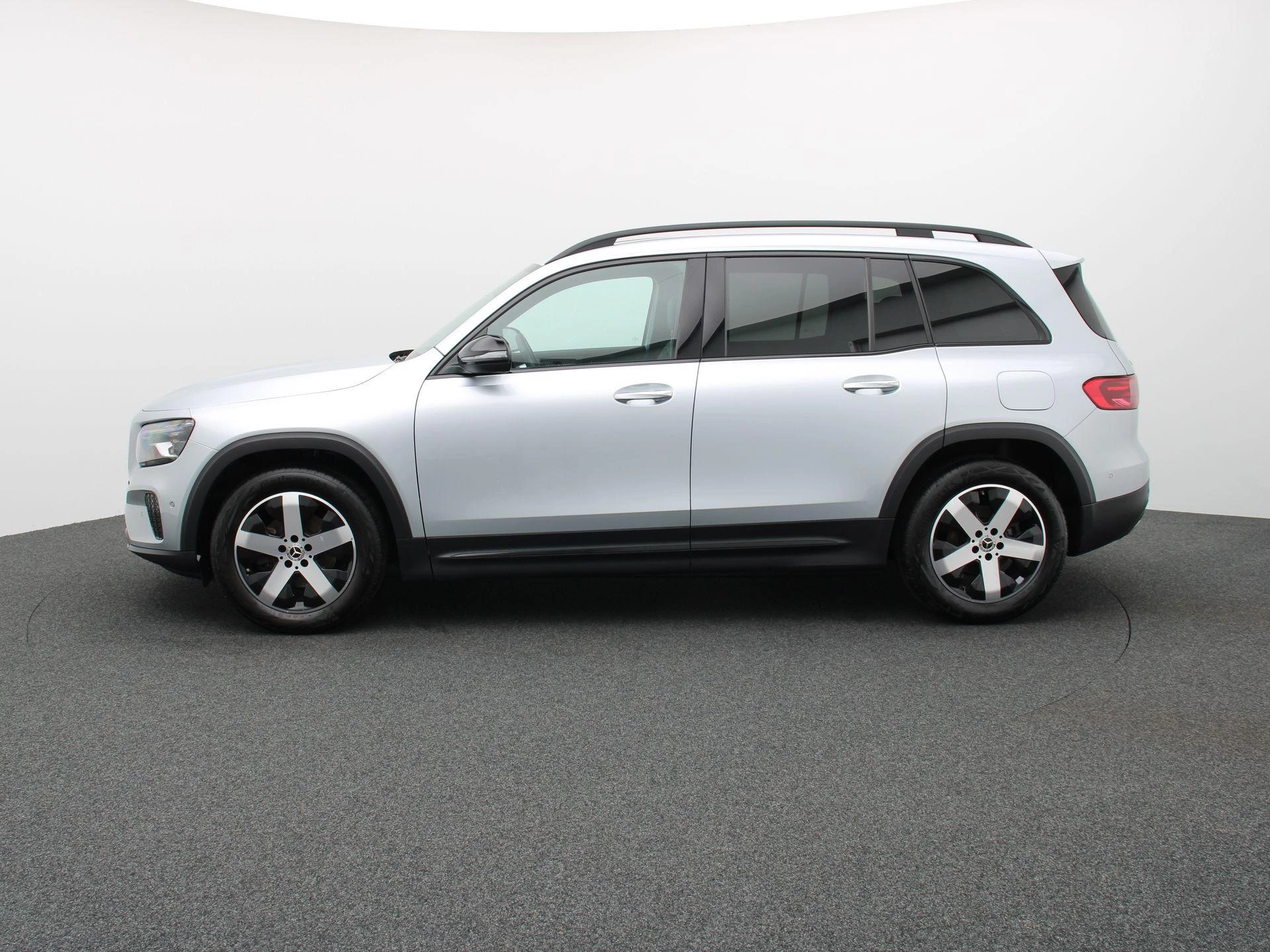 Mercedes-Benz GLB 180 Luxury Line + CARPLAY + TREKHAAK + NIGHTPAKKET +