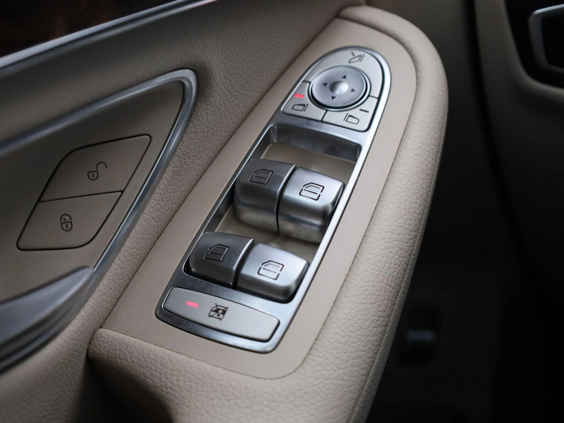 Mercedes-Benz-GLC-image-36