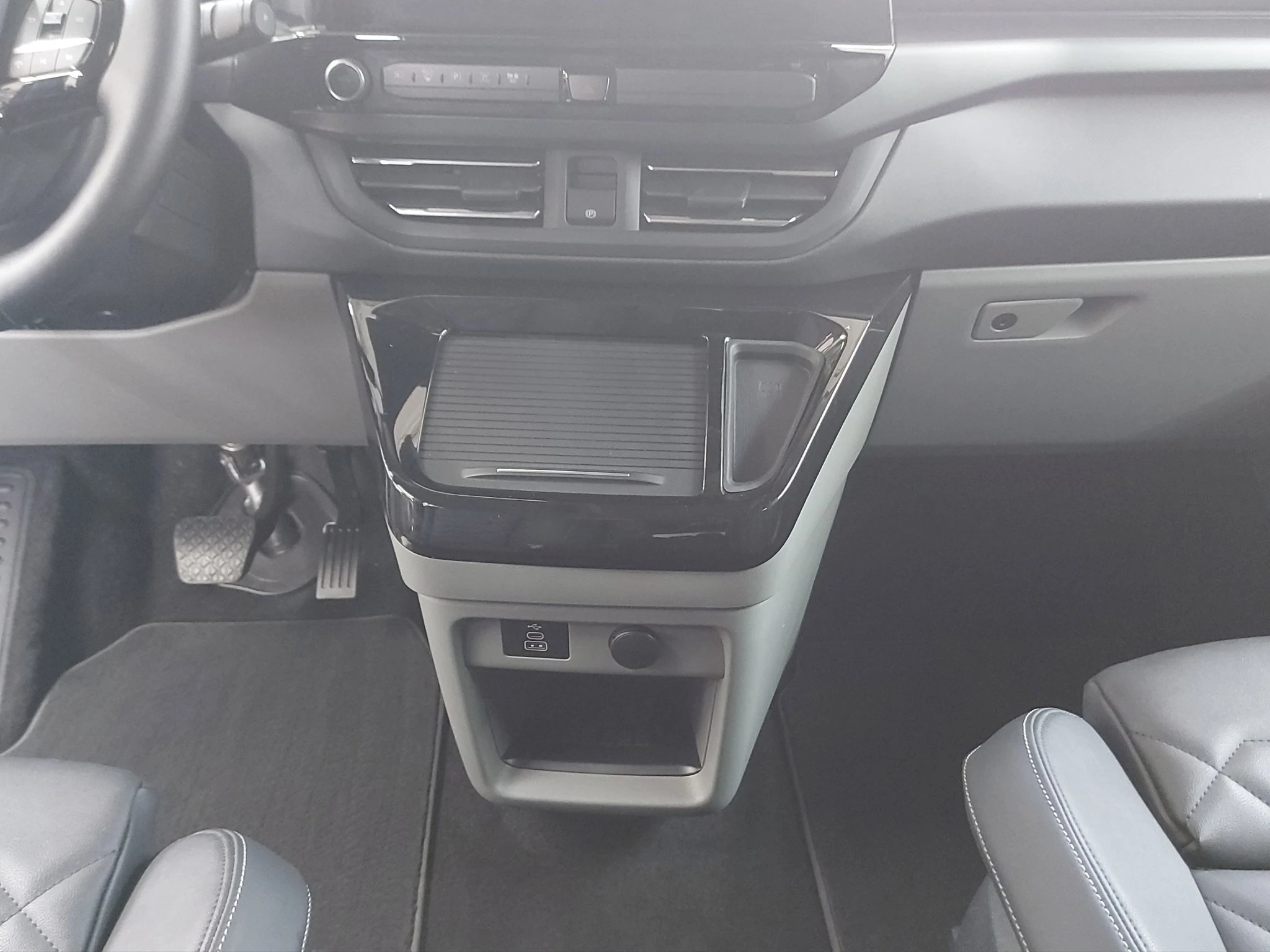 Ford-Tourneo Custom-image-13