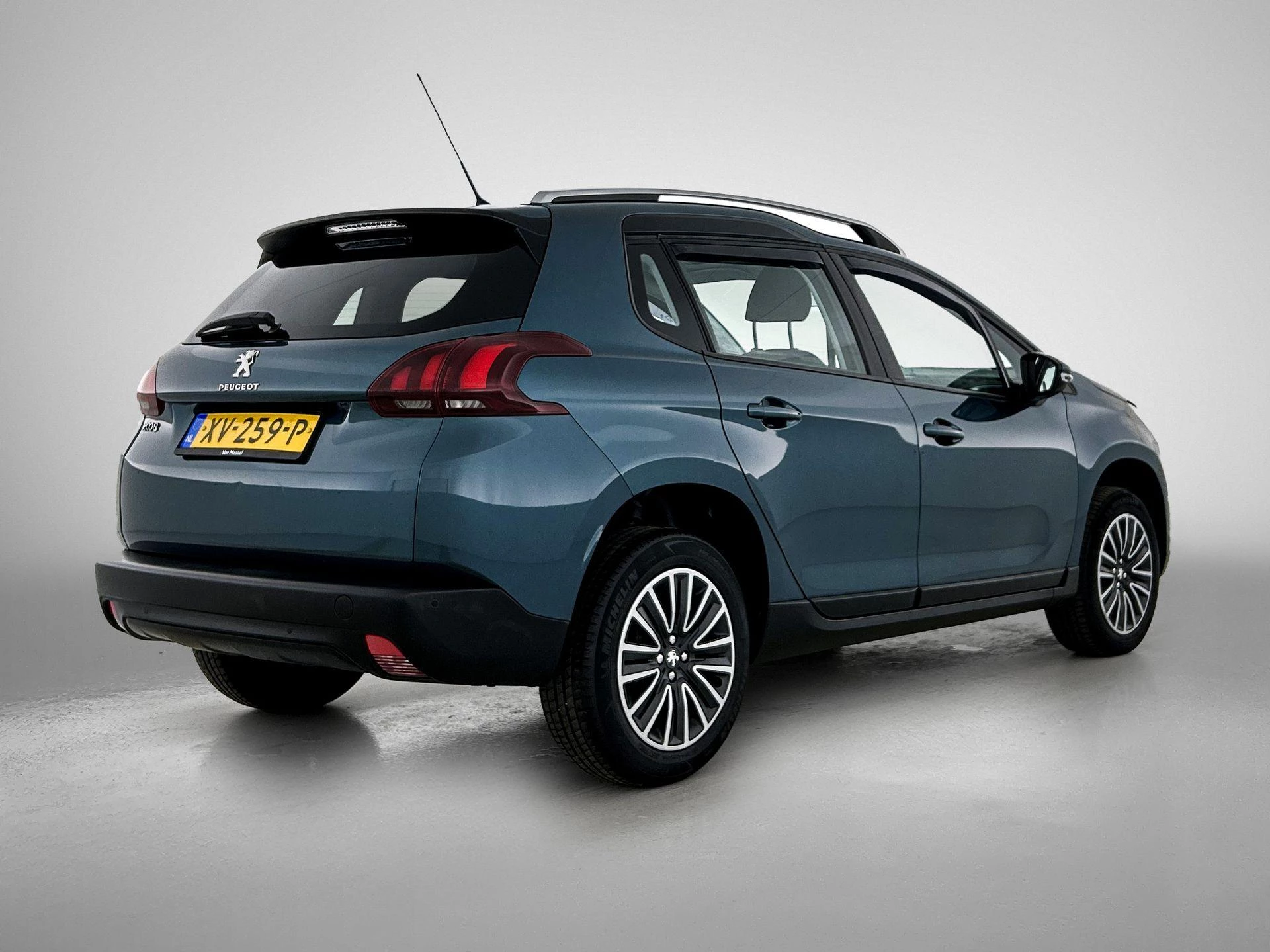 Peugeot 2008 1.2 PureTech Blue Lion