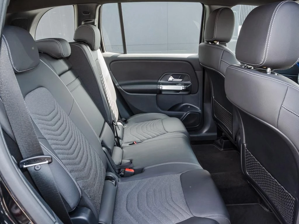 Mercedes-Benz-GLB 200 d-image-12