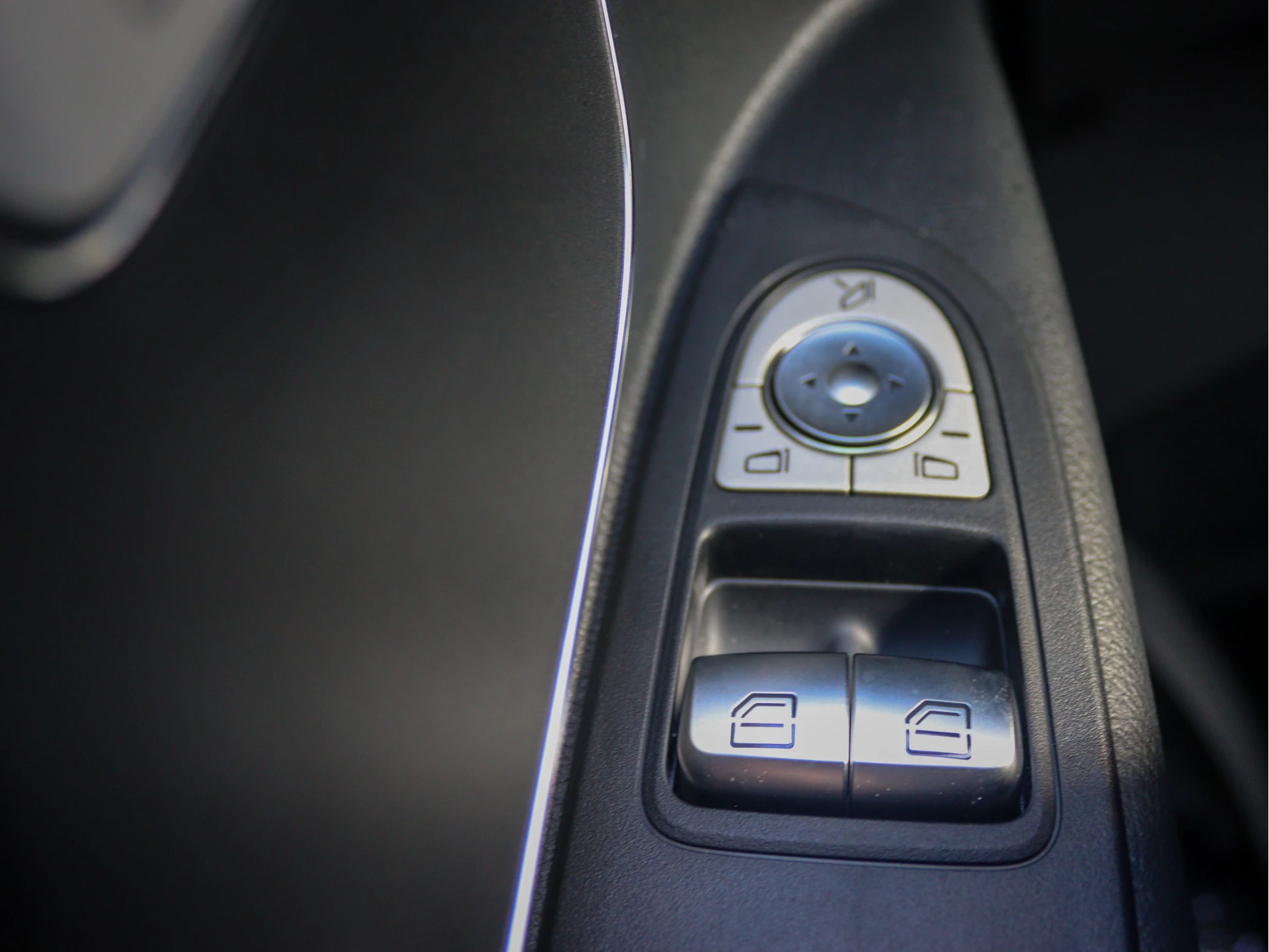 Mercedes-Benz-Vito-image-4