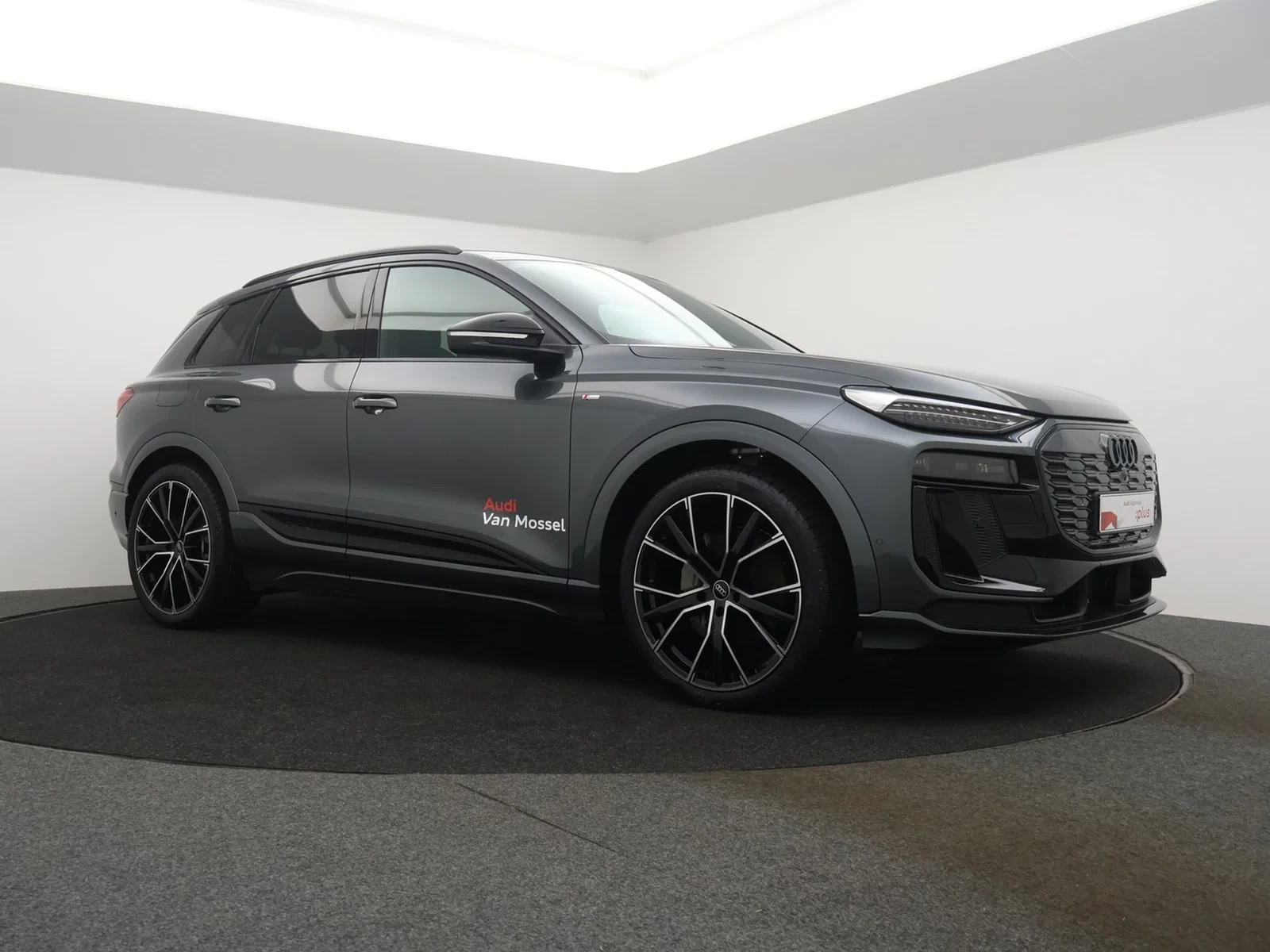 Audi Q6 e-tron Audi Q6 SUV S line e-tron quattro 387pk DEMO