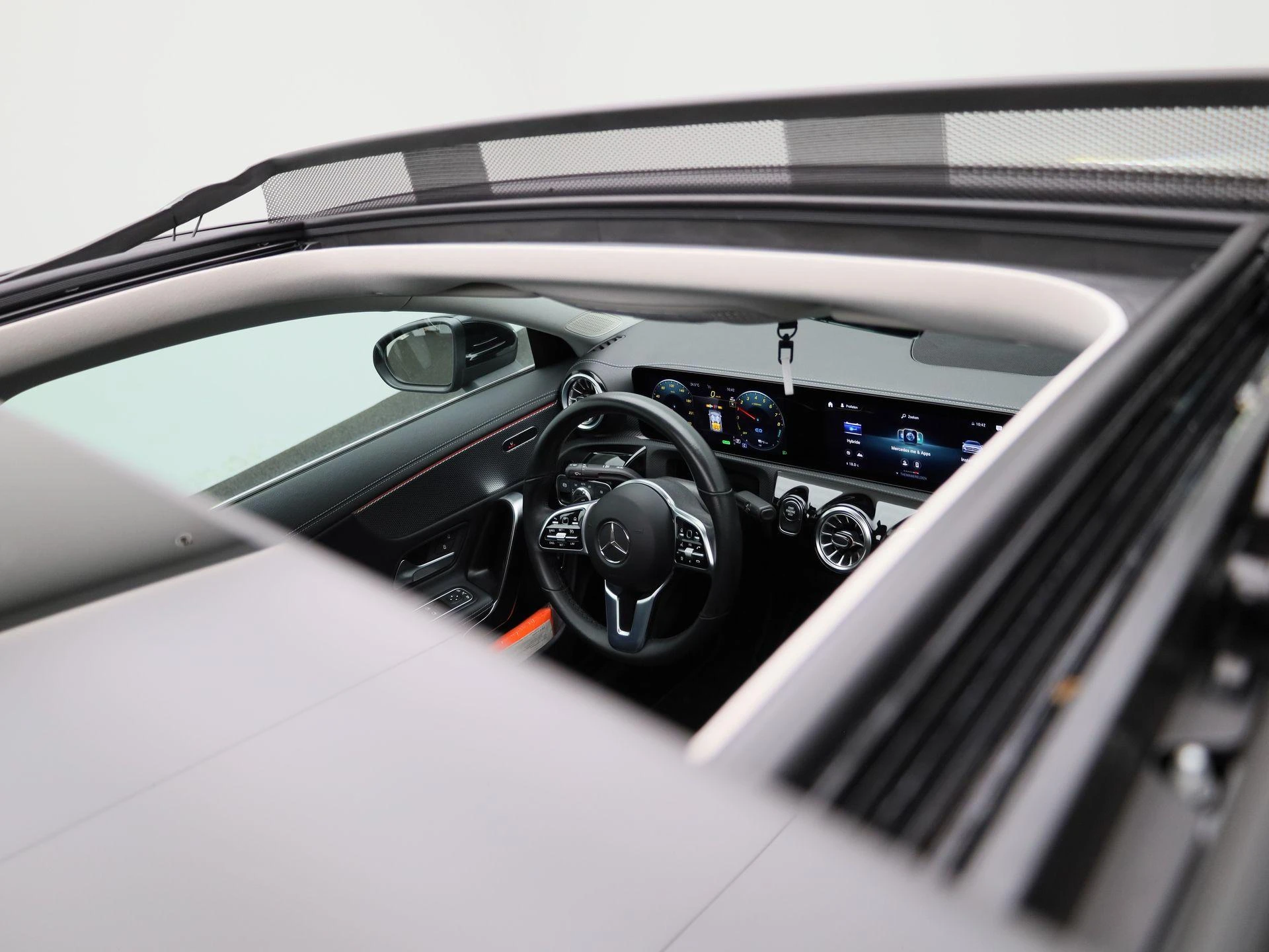 Mercedes-Benz-CLA-image-42