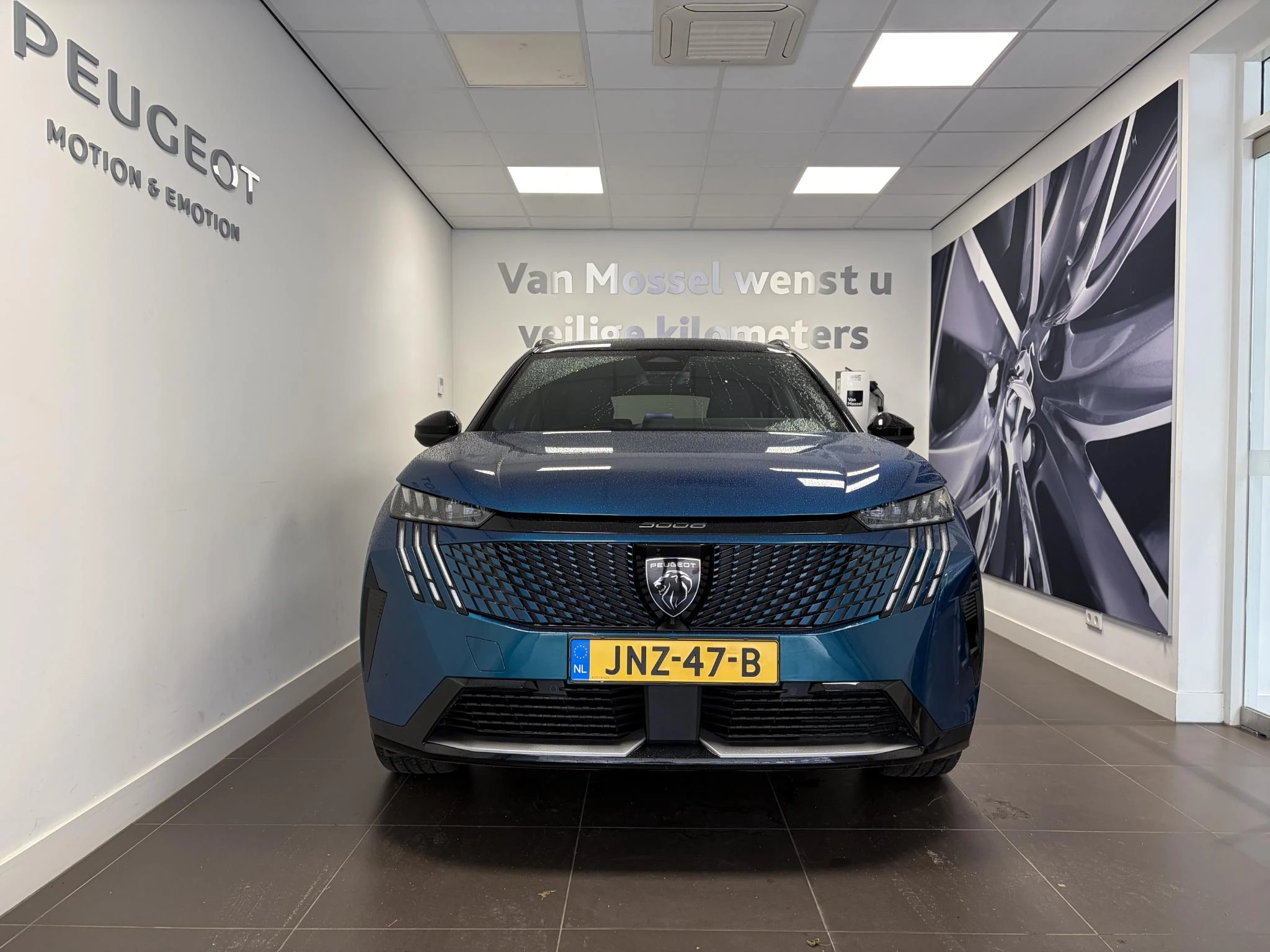 Peugeot-e-5008-image-1