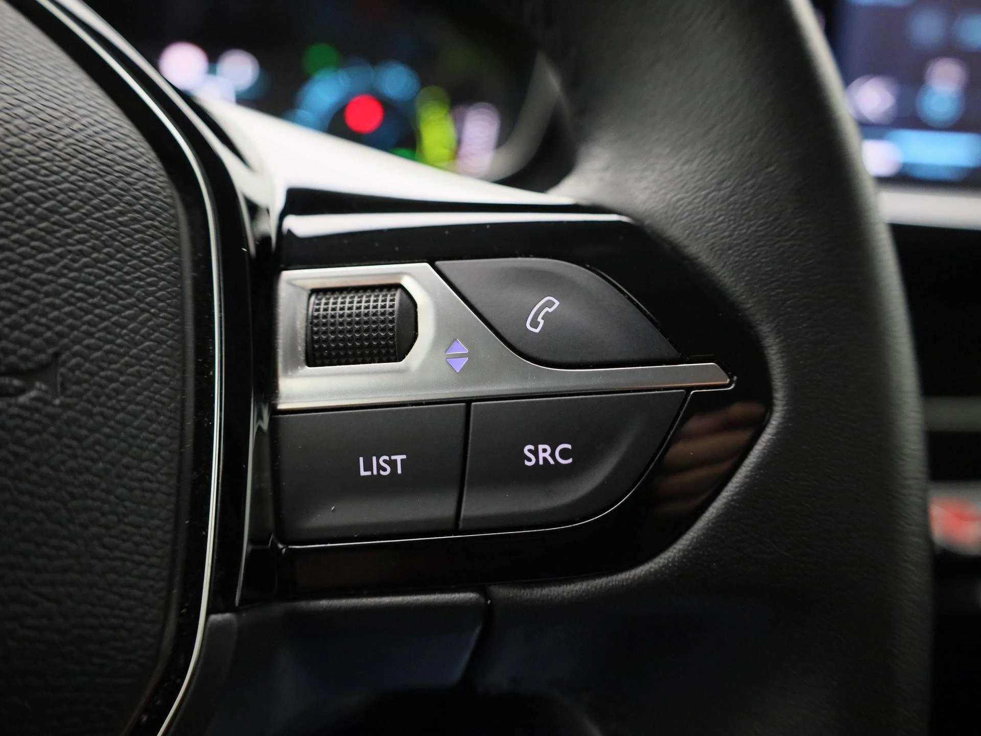Peugeot-e-208-image-17