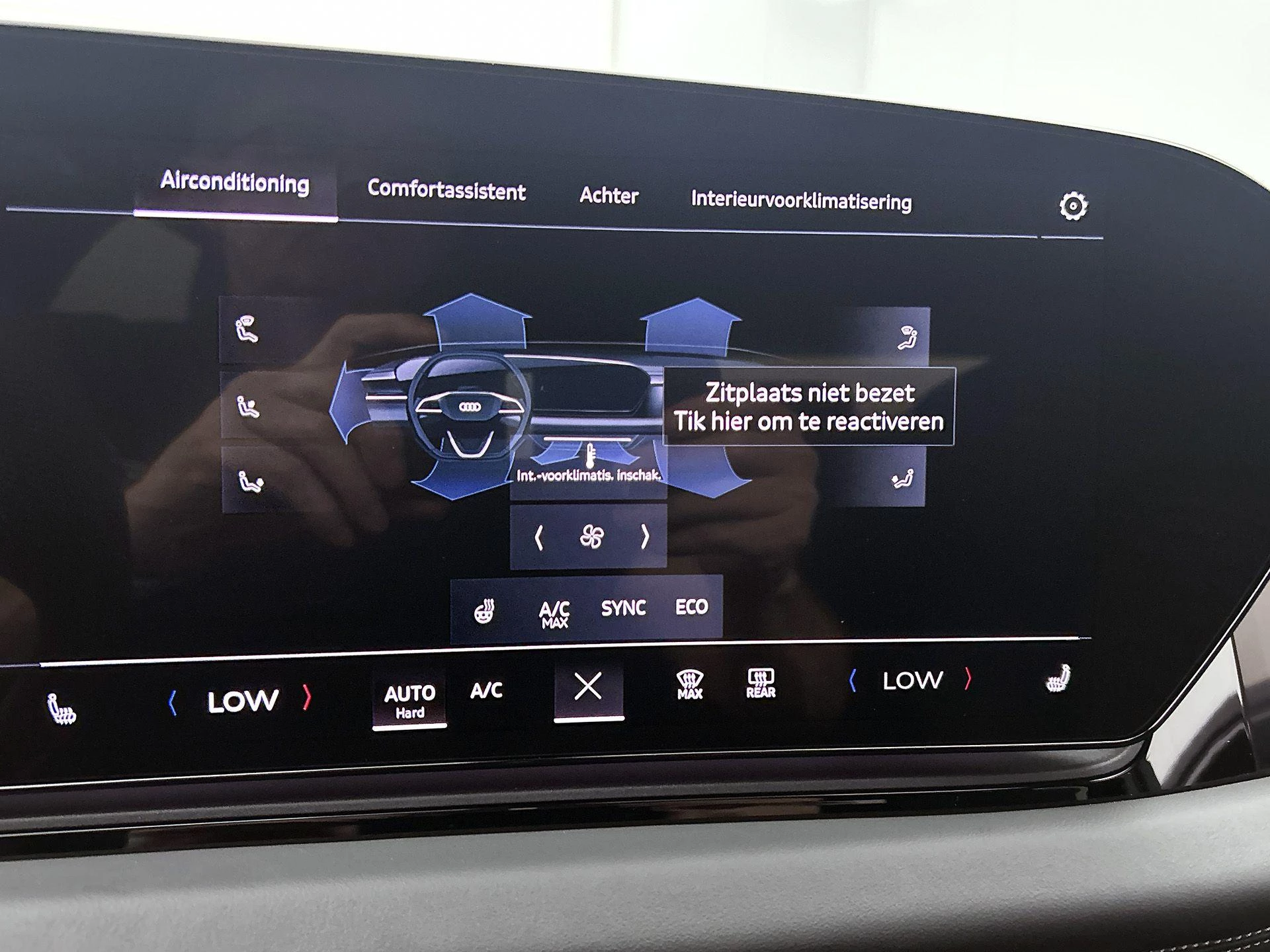 Audi-A6 Avant e-tron-image-16