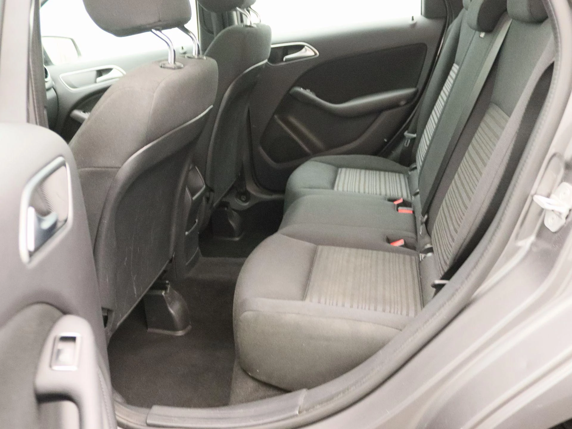 Mercedes-Benz-B-Klasse-image-13