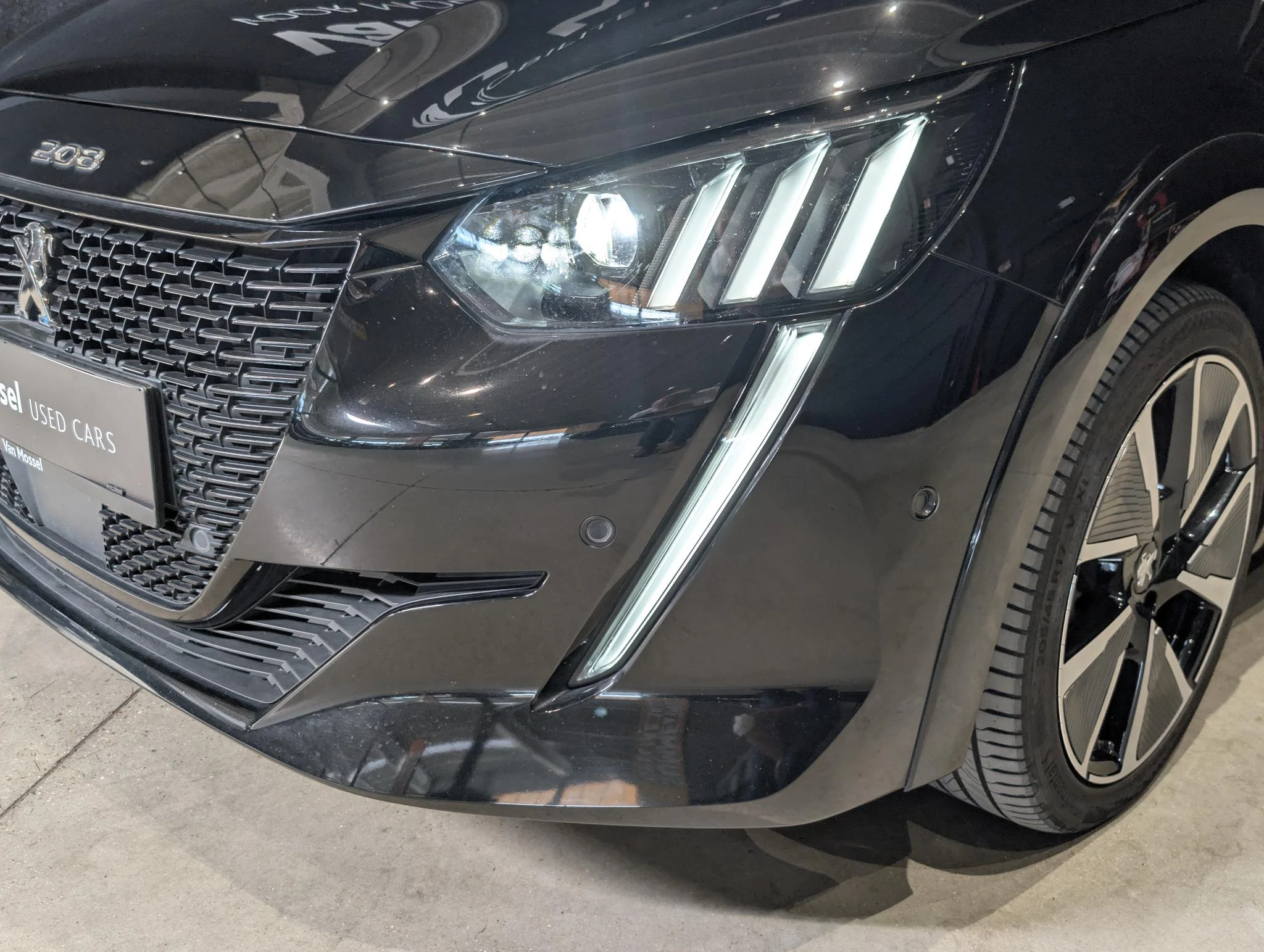 Peugeot-e-208-image-2