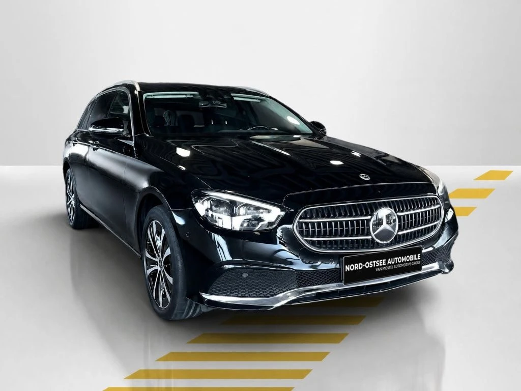 Mercedes-Benz-E-Klasse 300-image-17