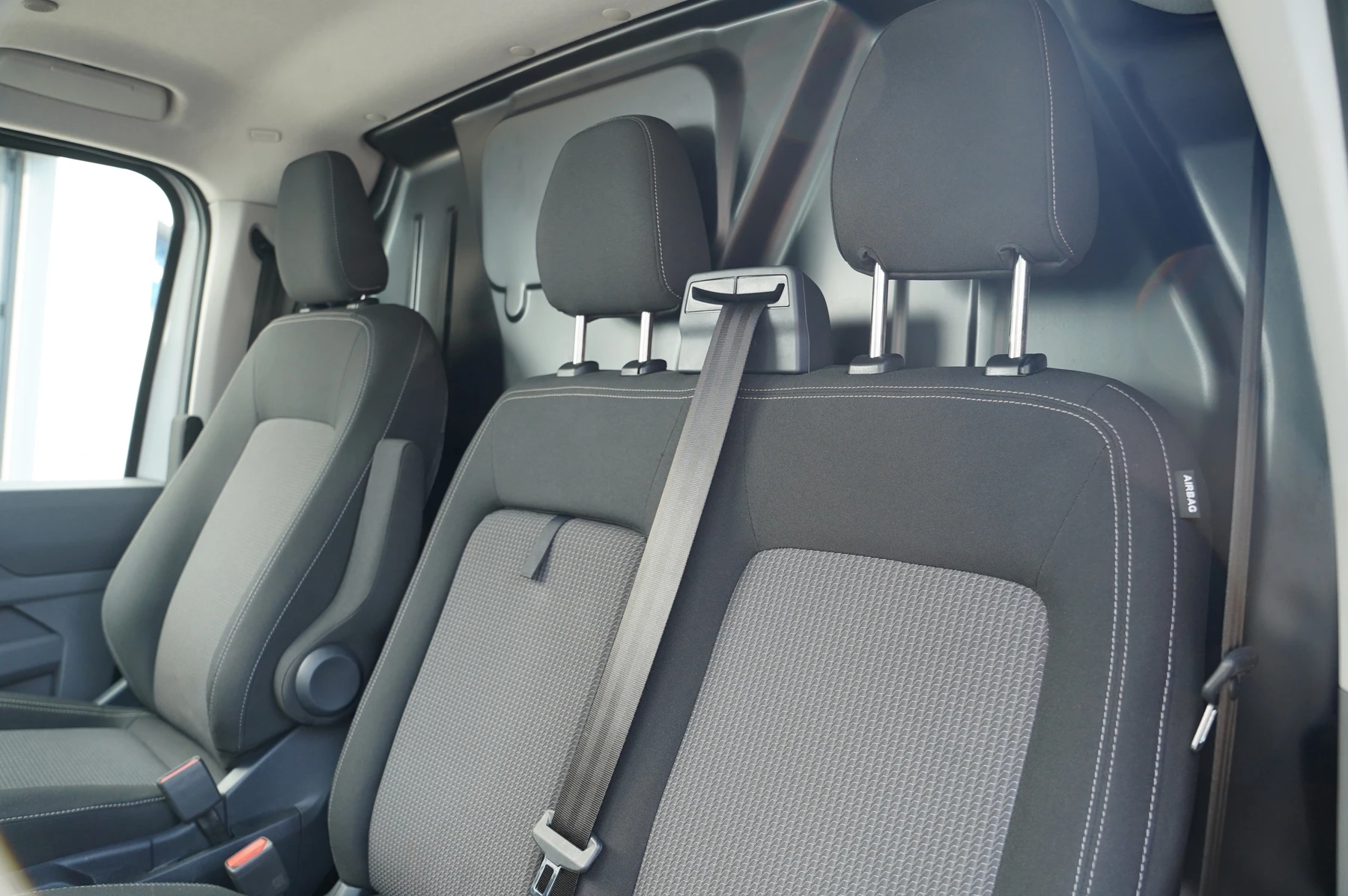 Volkswagen-Transporter-image-8