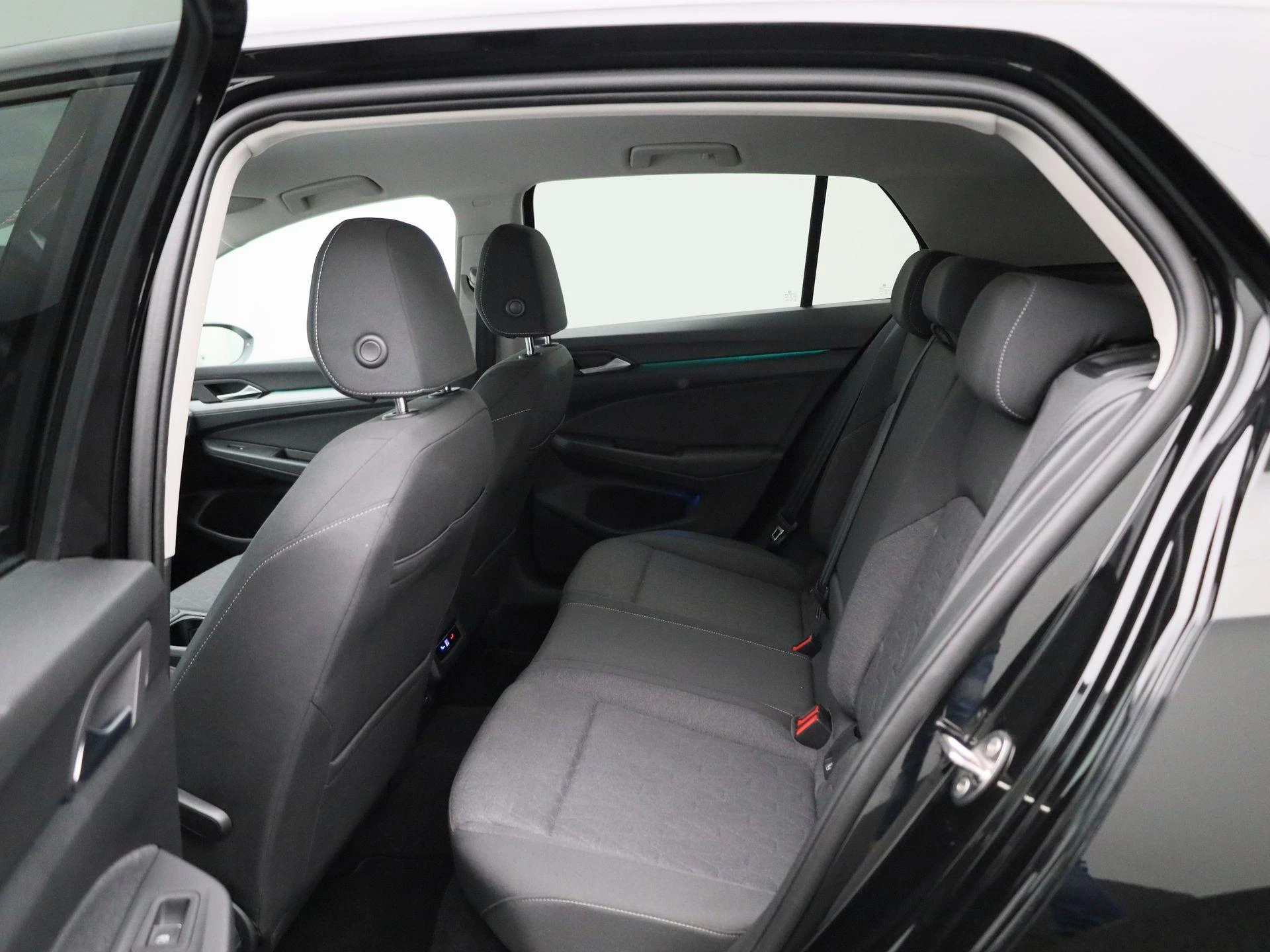 Volkswagen-Golf-image-9