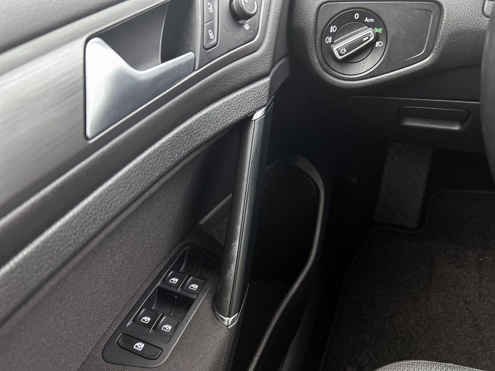 Volkswagen-Golf-image-27