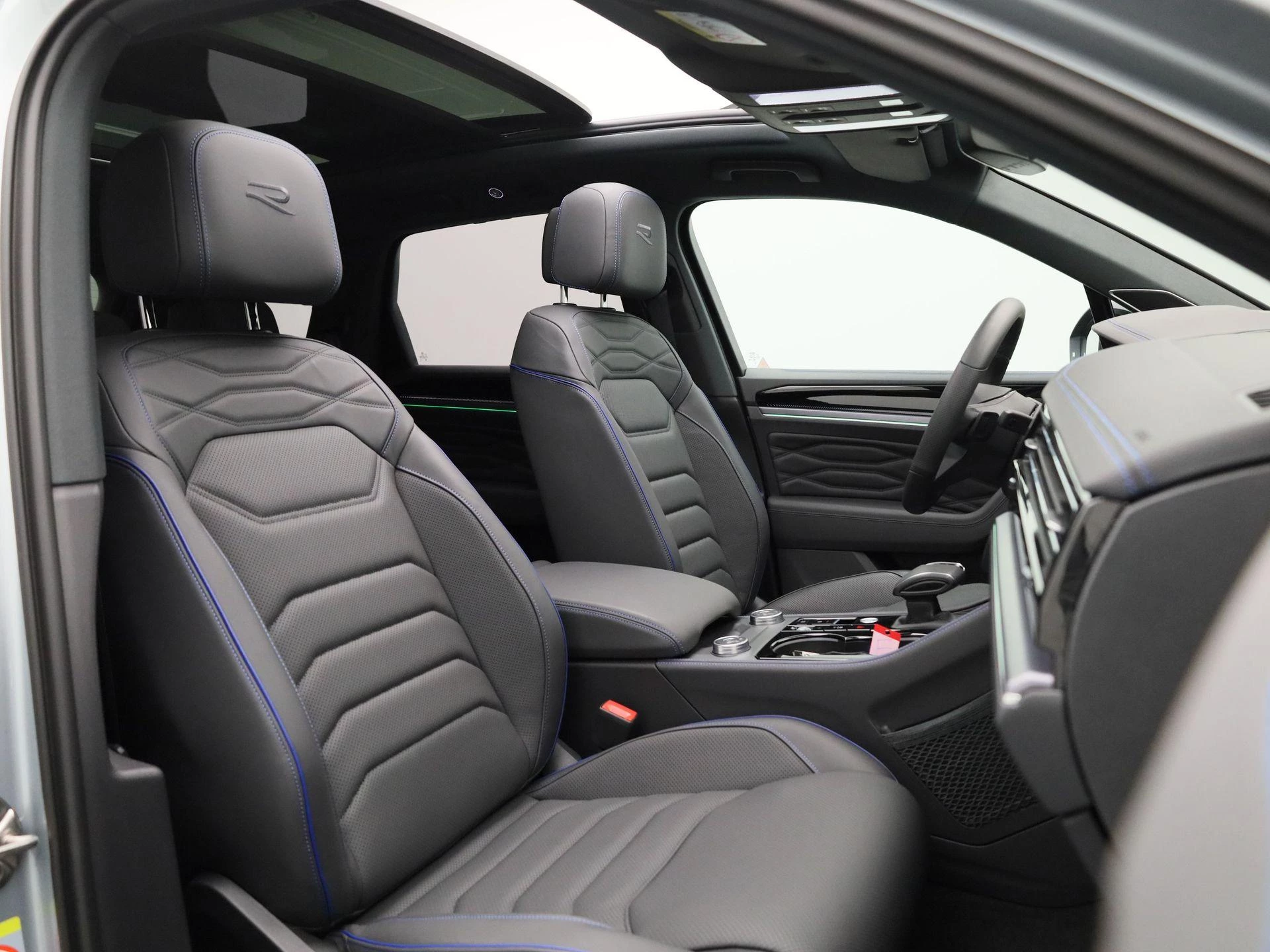 Volkswagen-Touareg-image-44