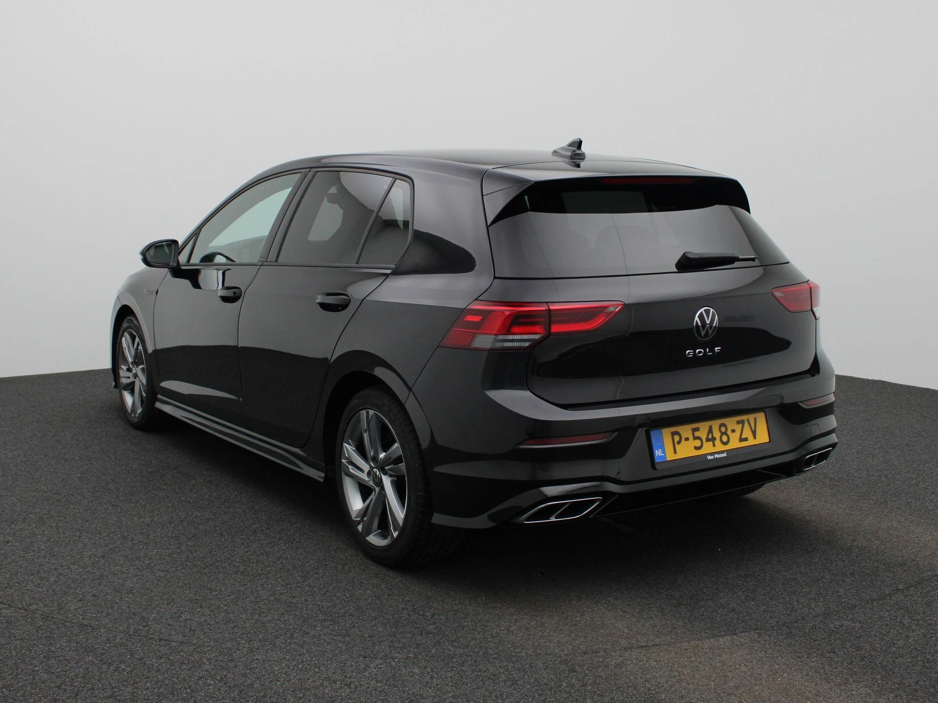 Volkswagen-Golf-image-1