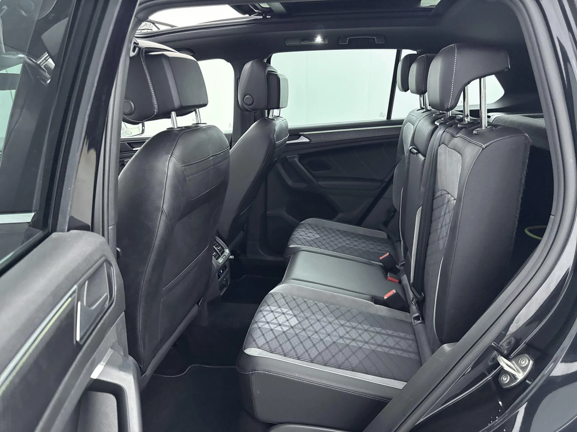 Volkswagen-Tiguan-image-18