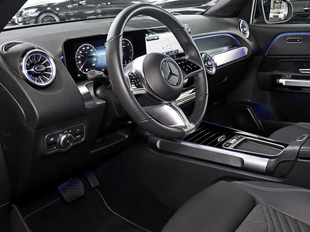 Mercedes-Benz-GLB 200 d-image-9