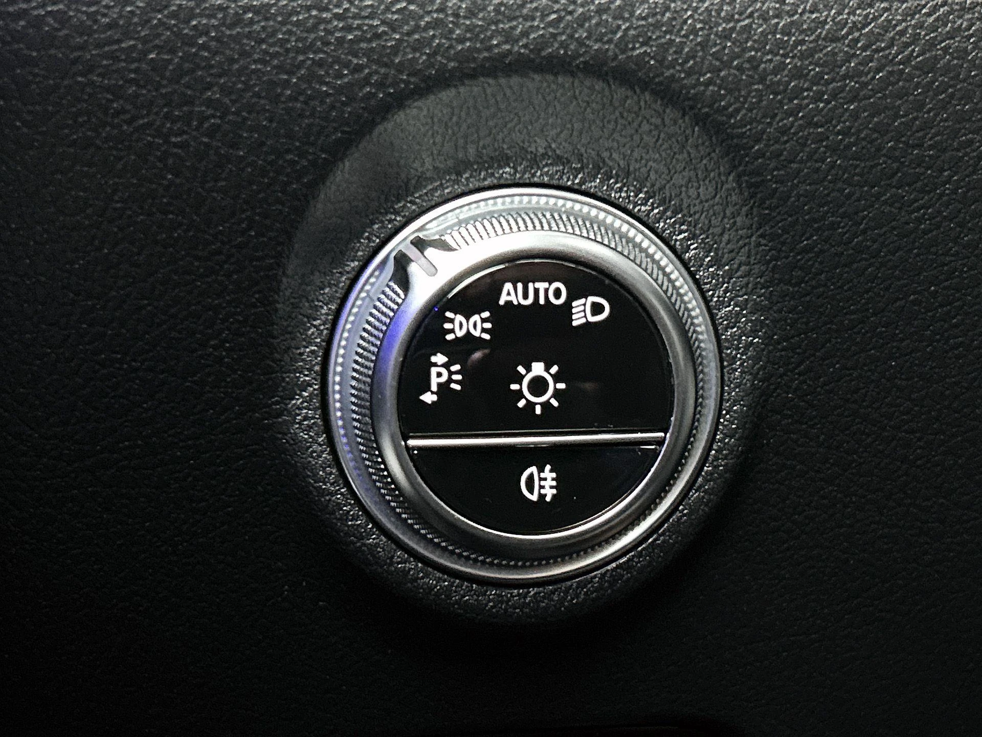 Mercedes-Benz-C-Klasse-image-21