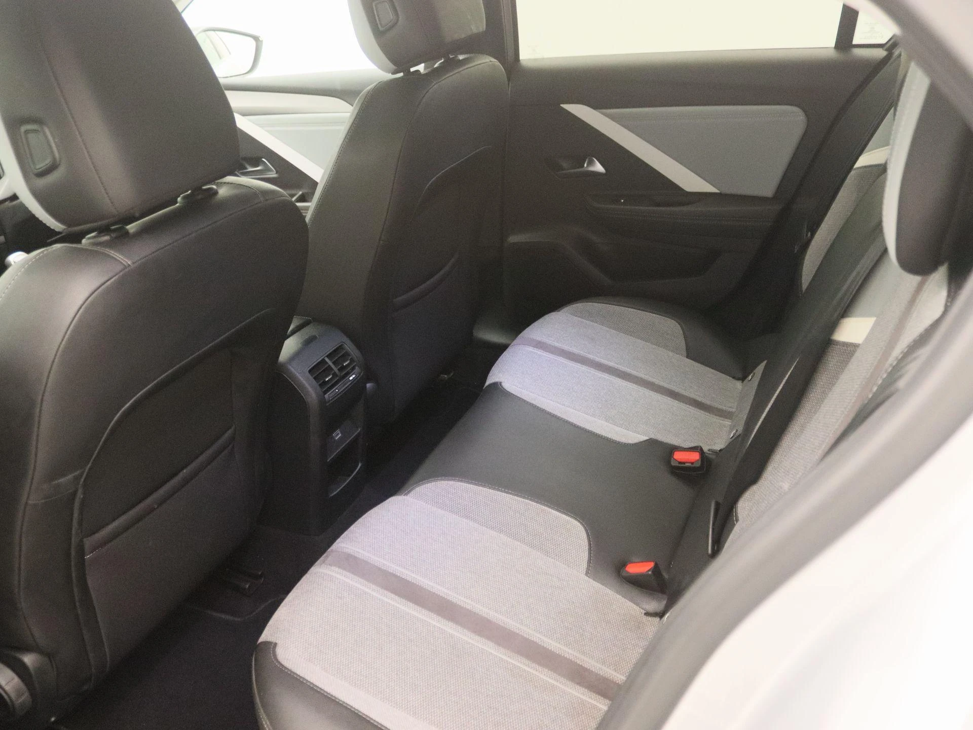 Opel-Astra-image-11