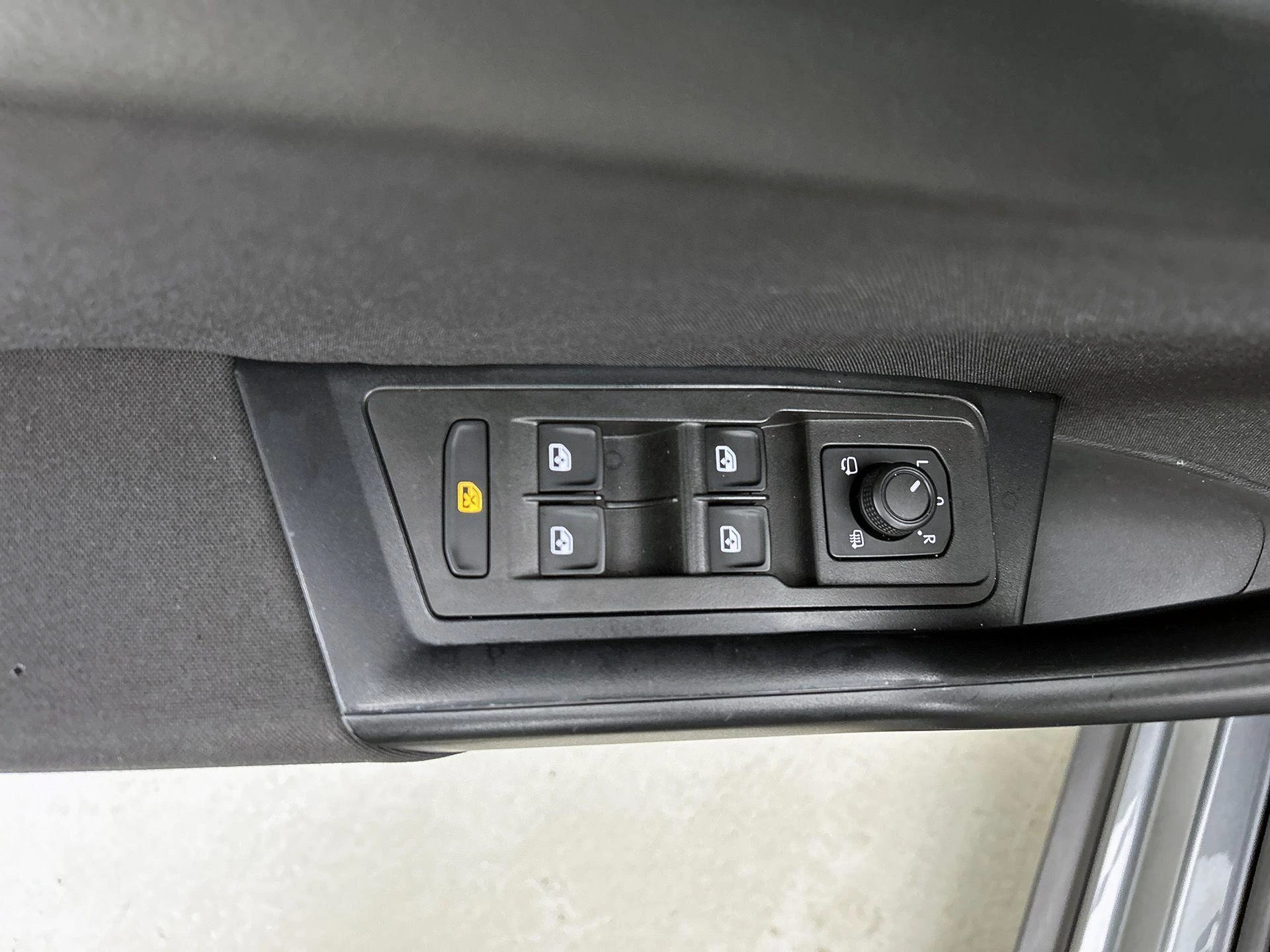 Volkswagen-T-Roc-image-31