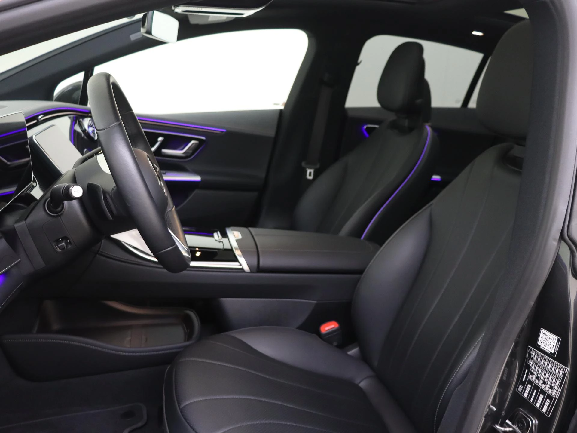 Mercedes-Benz-EQE-image-11