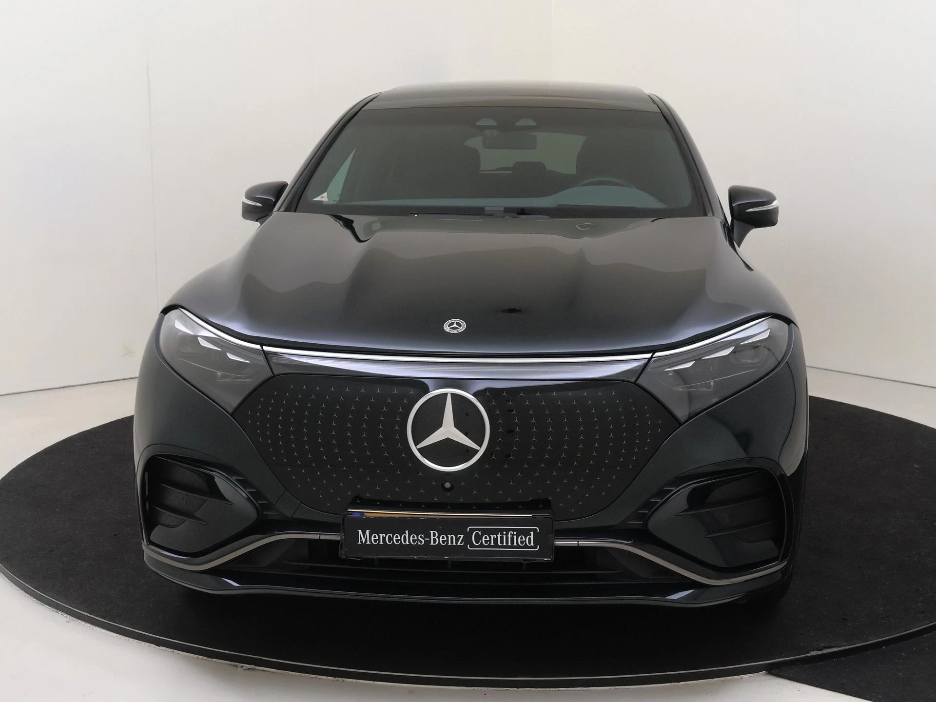 Mercedes-Benz-EQS-image-5