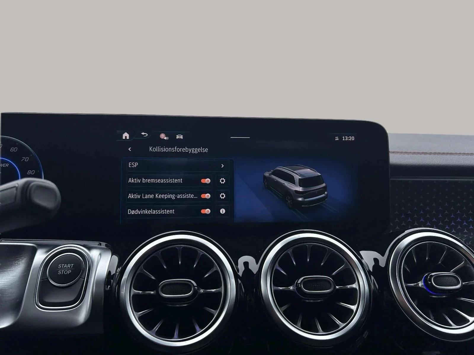 Mercedes-Benz-EQB-image-19