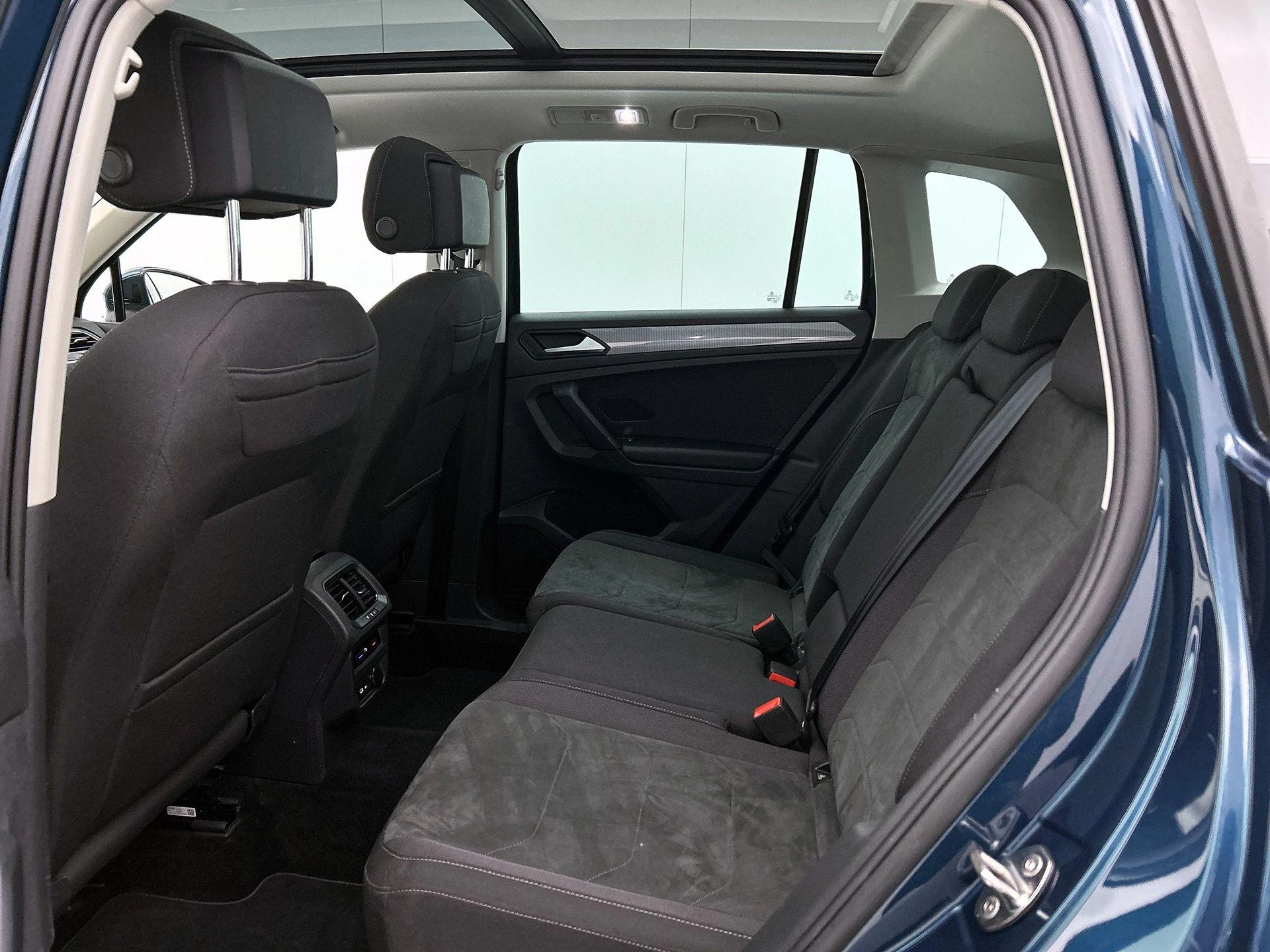 Volkswagen-Tiguan-image-26