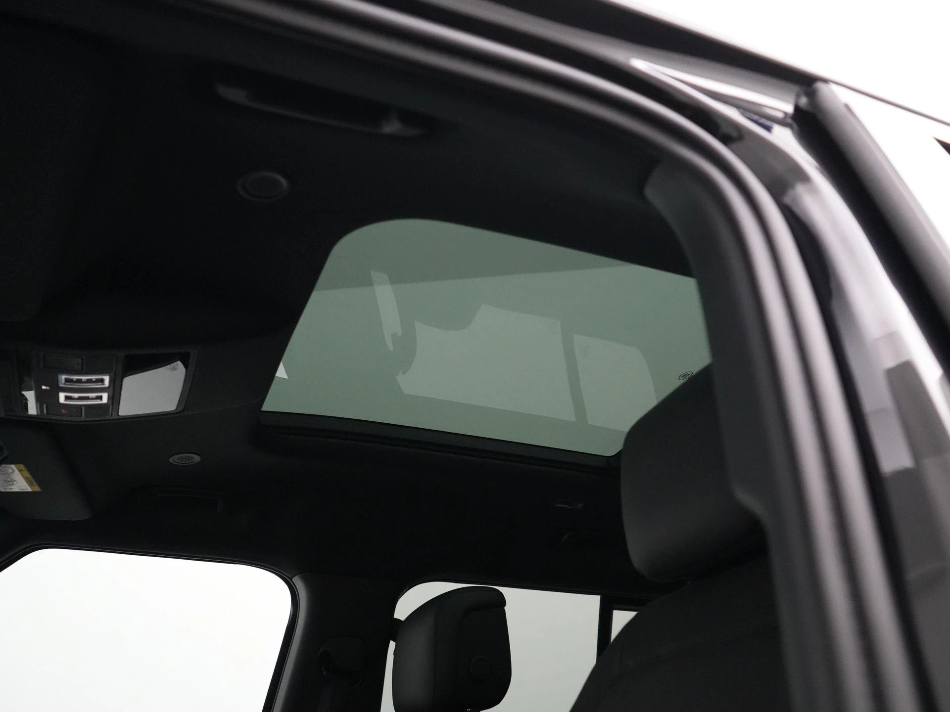 Land Rover-Defender-image-35