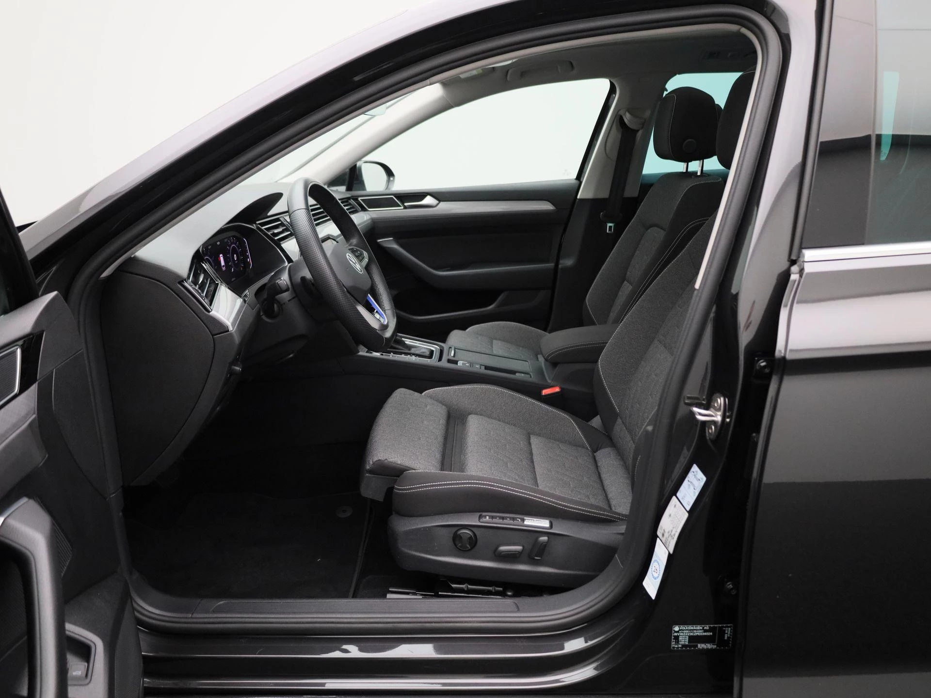 Volkswagen-Passat-image-8