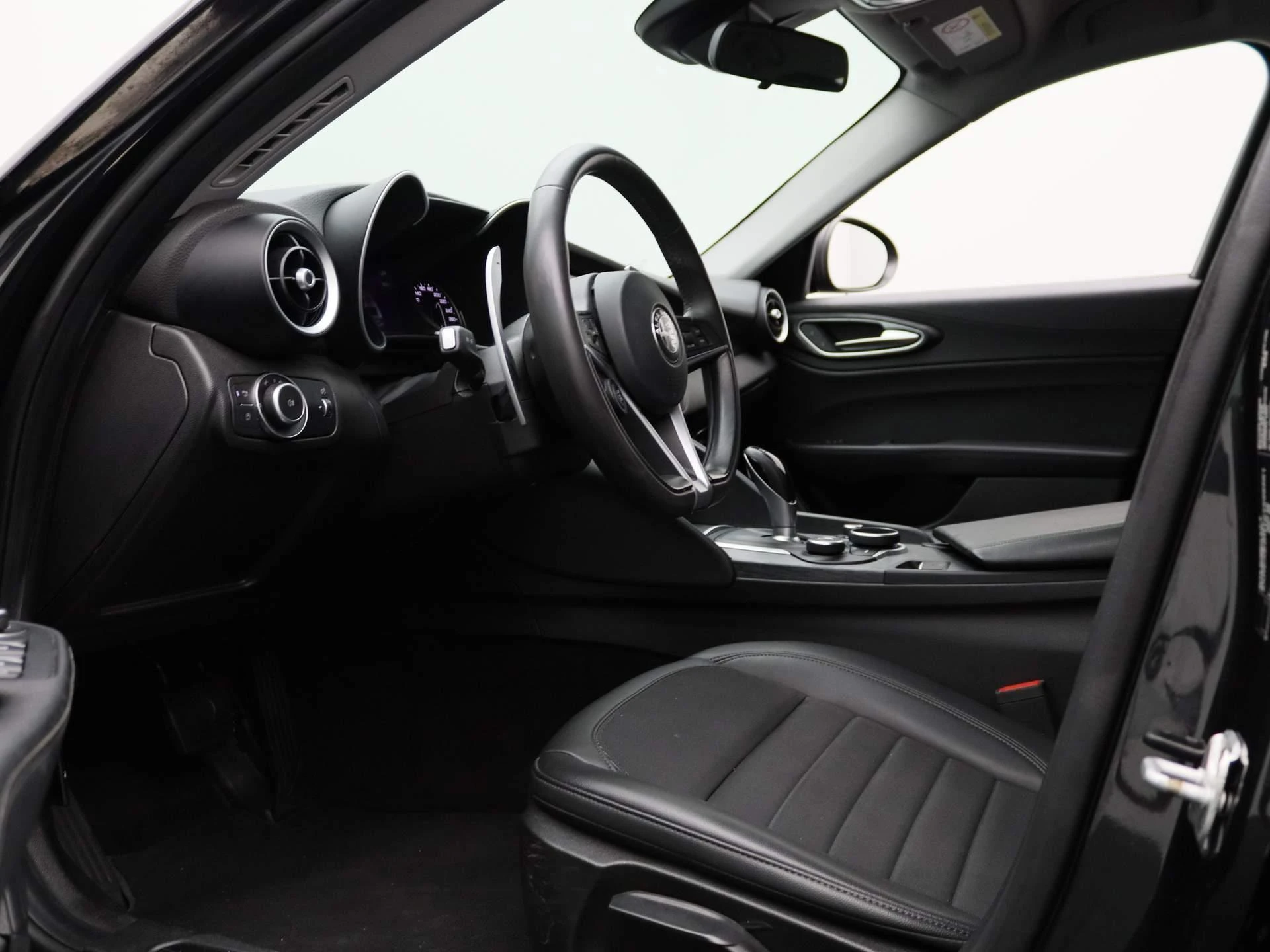 Alfa Romeo-Giulia-image-32