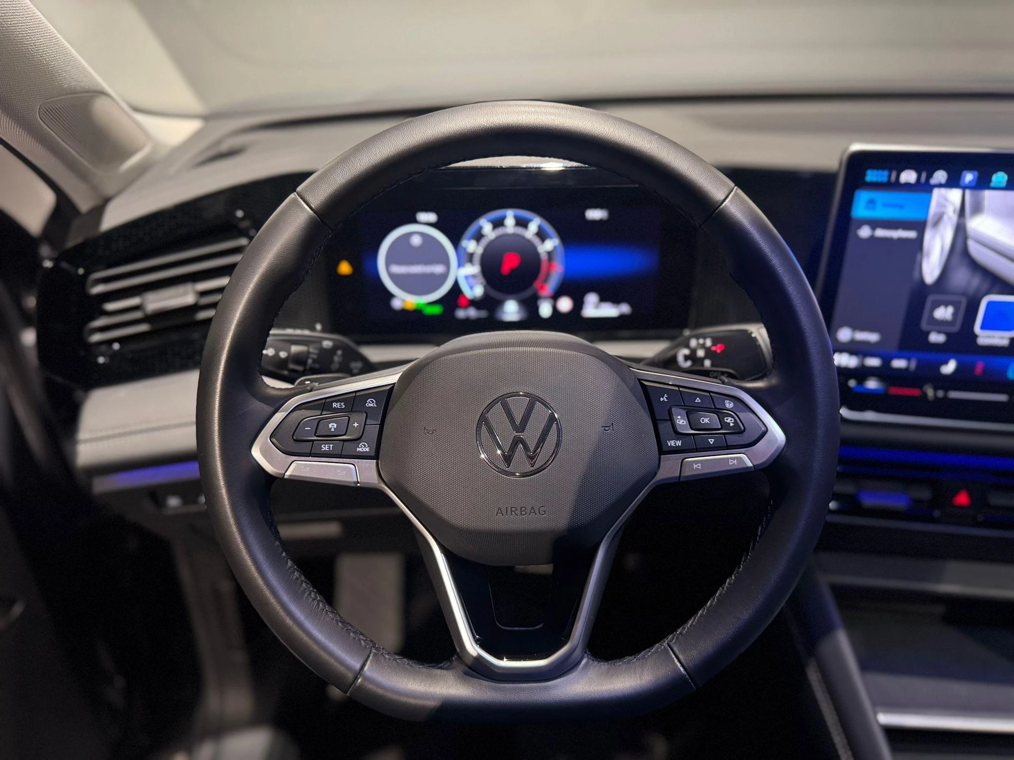 Volkswagen-Tiguan-image-12