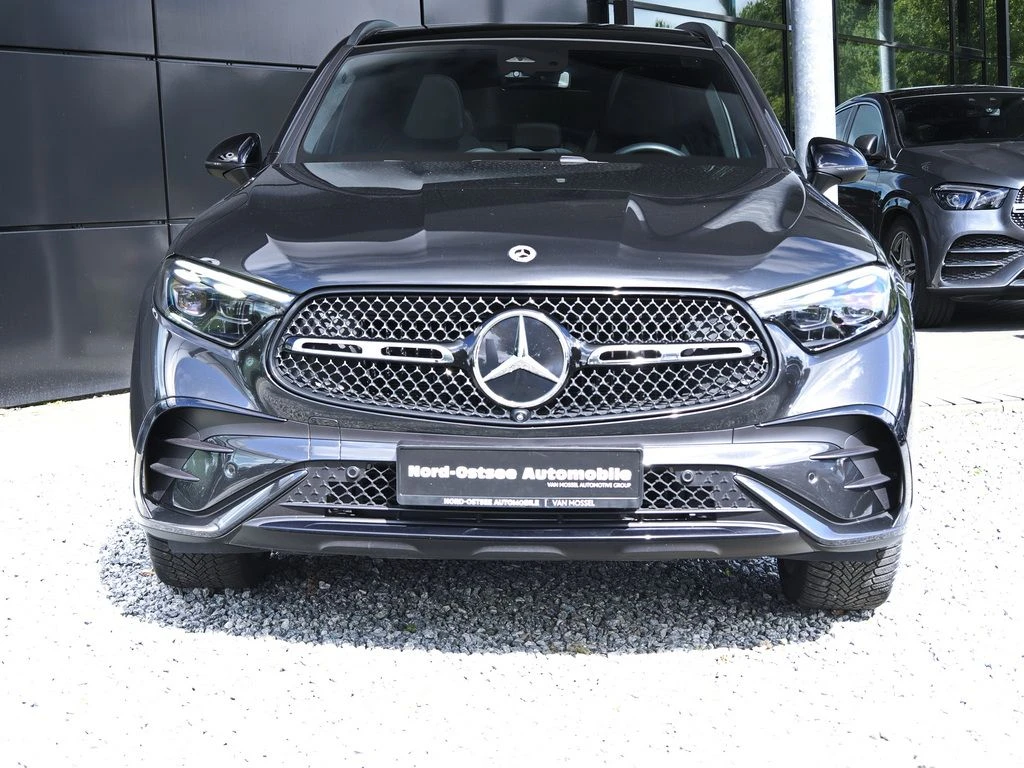 Mercedes-Benz-GLC 220 d-image-3