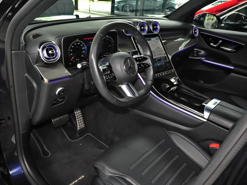 Mercedes-Benz-GLC 300 de-image-8