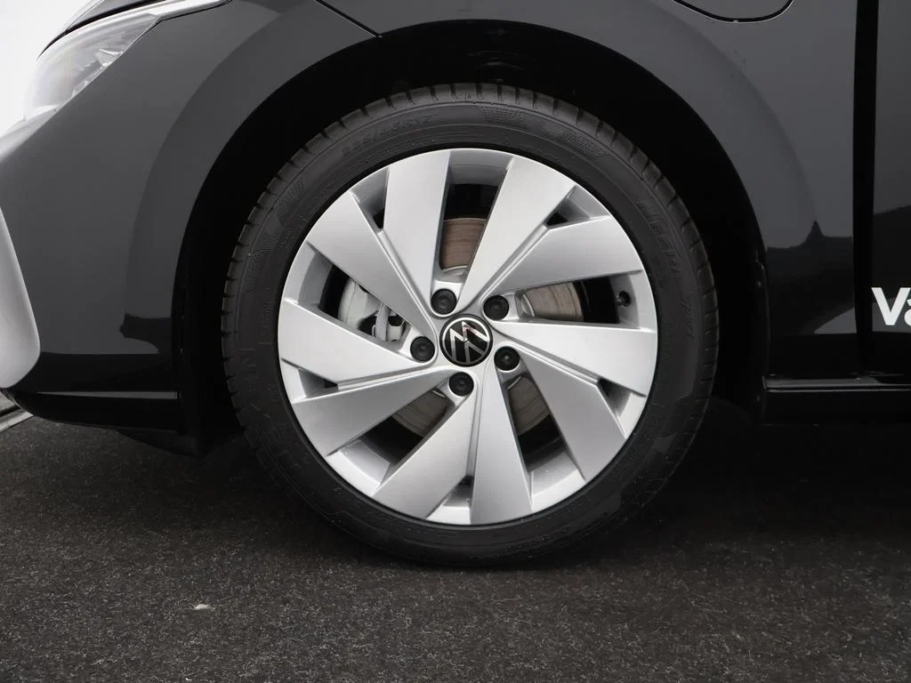 Volkswagen-Golf-image-8