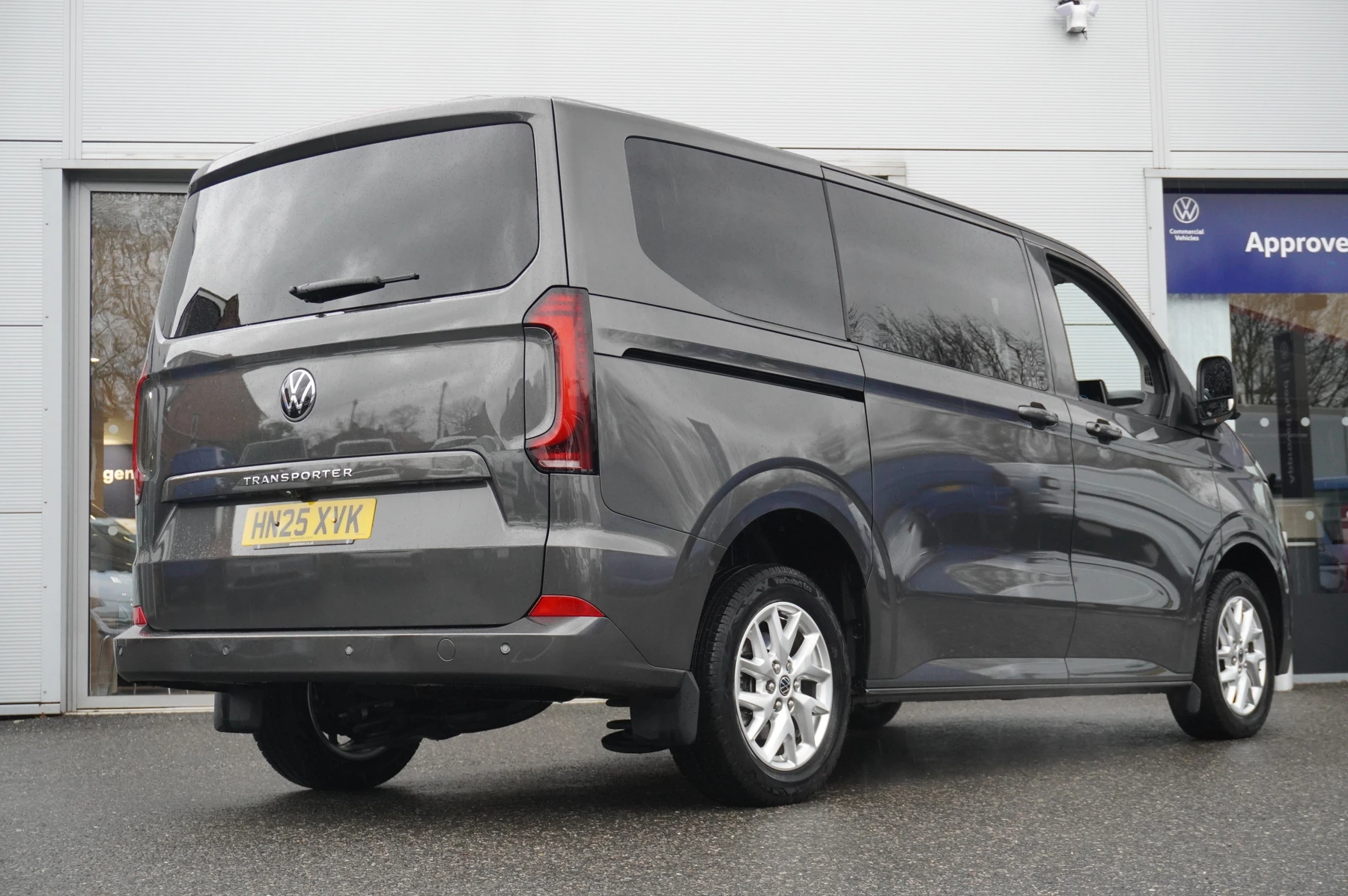 Volkswagen-Transporter-image-31